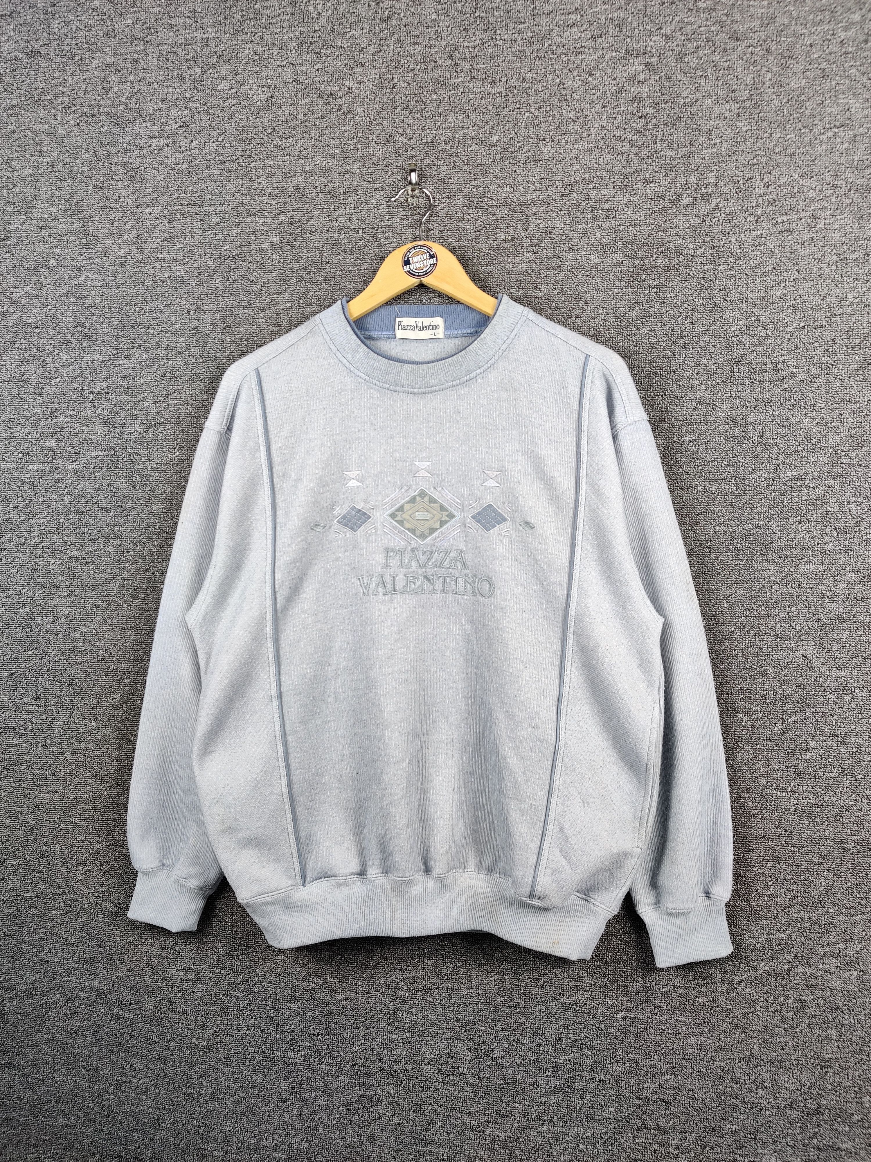 Japanese Brand Vintage Piazza Valentino Spell Out Crewneck Sweatshirt Size US L / EU 52-54 / 3 - 2 Thumbnail