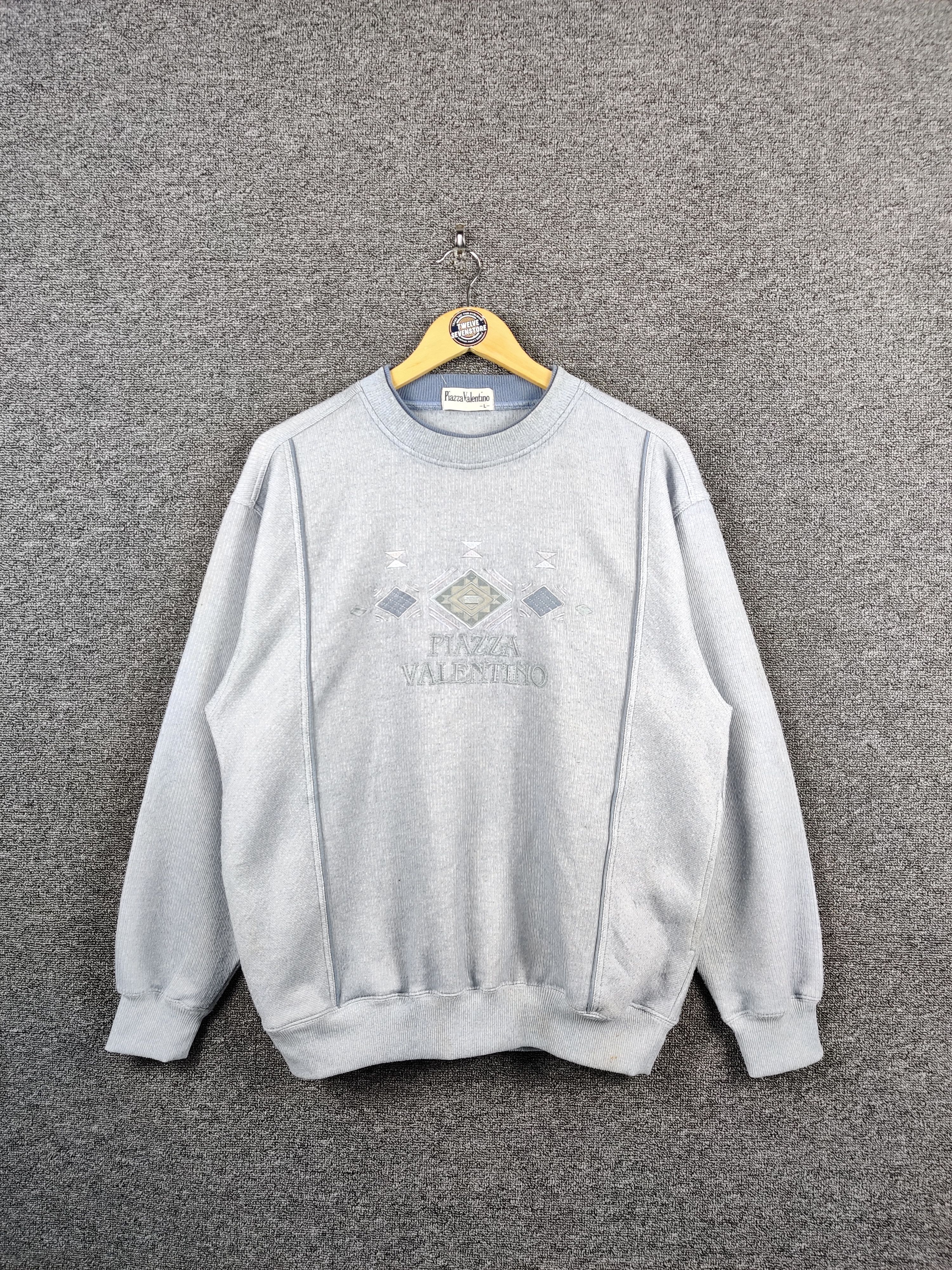 Japanese Brand Vintage Piazza Valentino Spell Out Crewneck Sweatshirt Size US L / EU 52-54 / 3 - 1 Thumbnail
