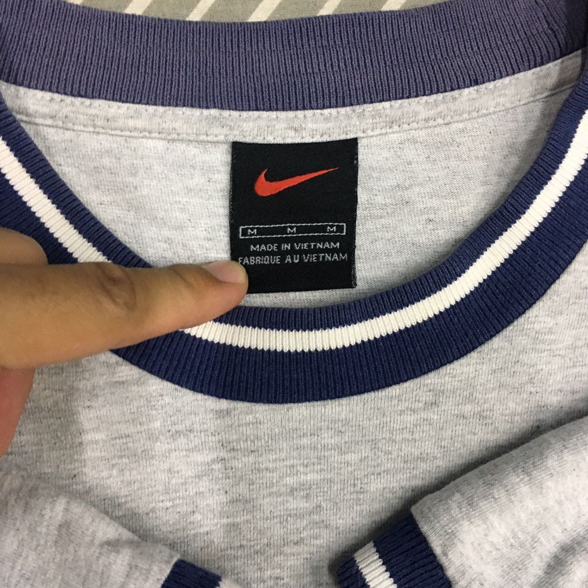 Nike × Vintage Rare Vintage Nike 90s Small Logo Embroidery Tee Size US M / EU 48-50 / 2 - 7 Thumbnail