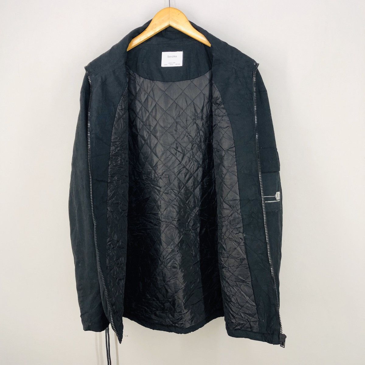 Bershka 🔥RIOT BERSHKA BROKEN DREAM RECORDING STATUS JACKET Size US L / EU 52-54 / 3 - 7 Thumbnail