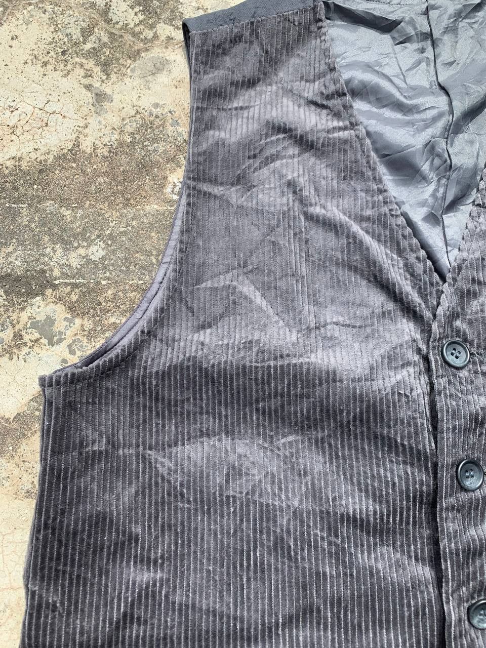 Vintage Vintage Hanna Barberra Yogi Cartoon Corduroy Vest Size US M / EU 48-50 / 2 - 4 Thumbnail