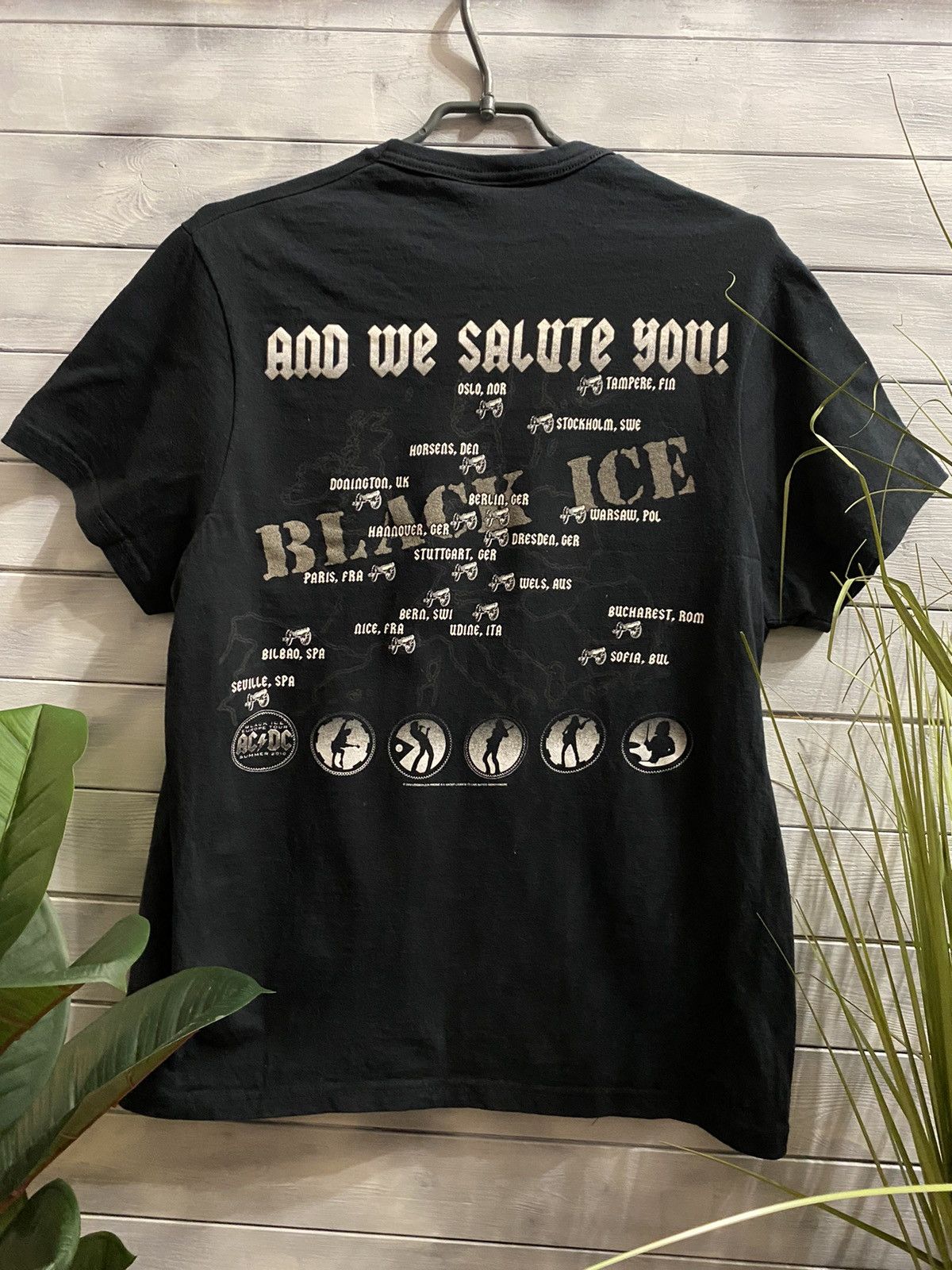AC/DC T-shirt Rock AC/DC 2010 Back In Europe🔥 Size US L / EU 52-54 / 3 - 4 Thumbnail