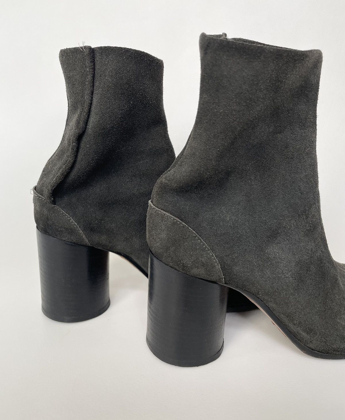 Maison Margiela Grey Suede 1990s OG Tabi Boots Size US 8 / IT 38 - 6 Thumbnail