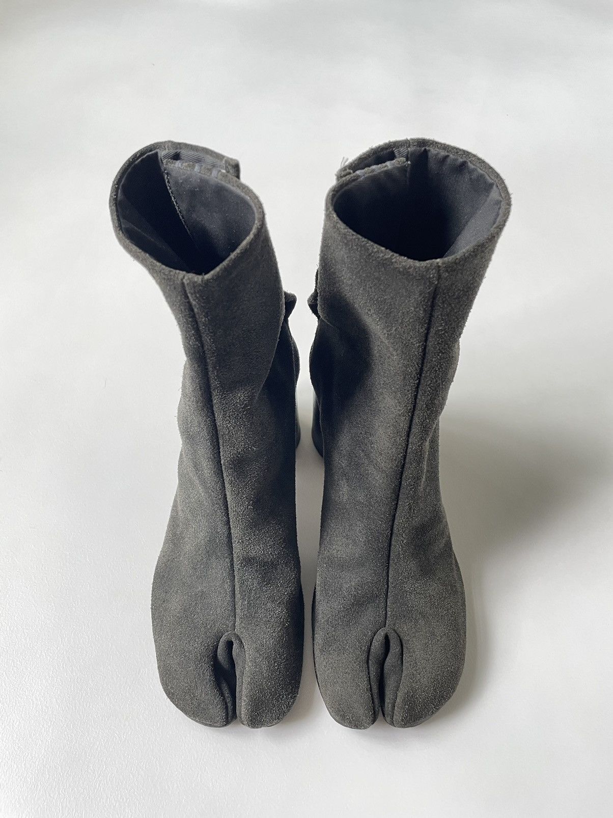 Maison Margiela Grey Suede 1990s OG Tabi Boots Size US 8 / IT 38 - 1 Thumbnail