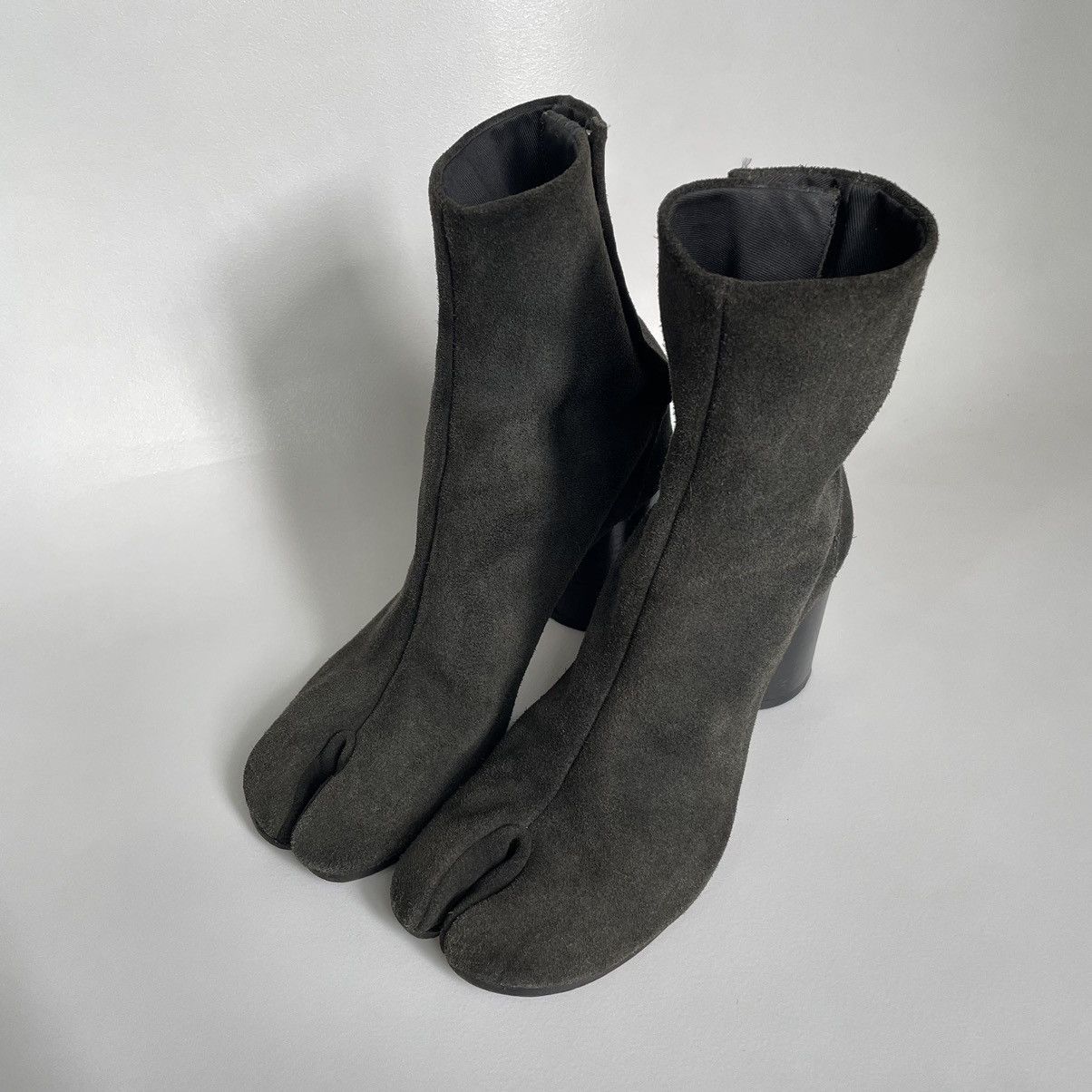 Maison Margiela Grey Suede 1990s OG Tabi Boots Size US 8 / IT 38 - 3 Thumbnail