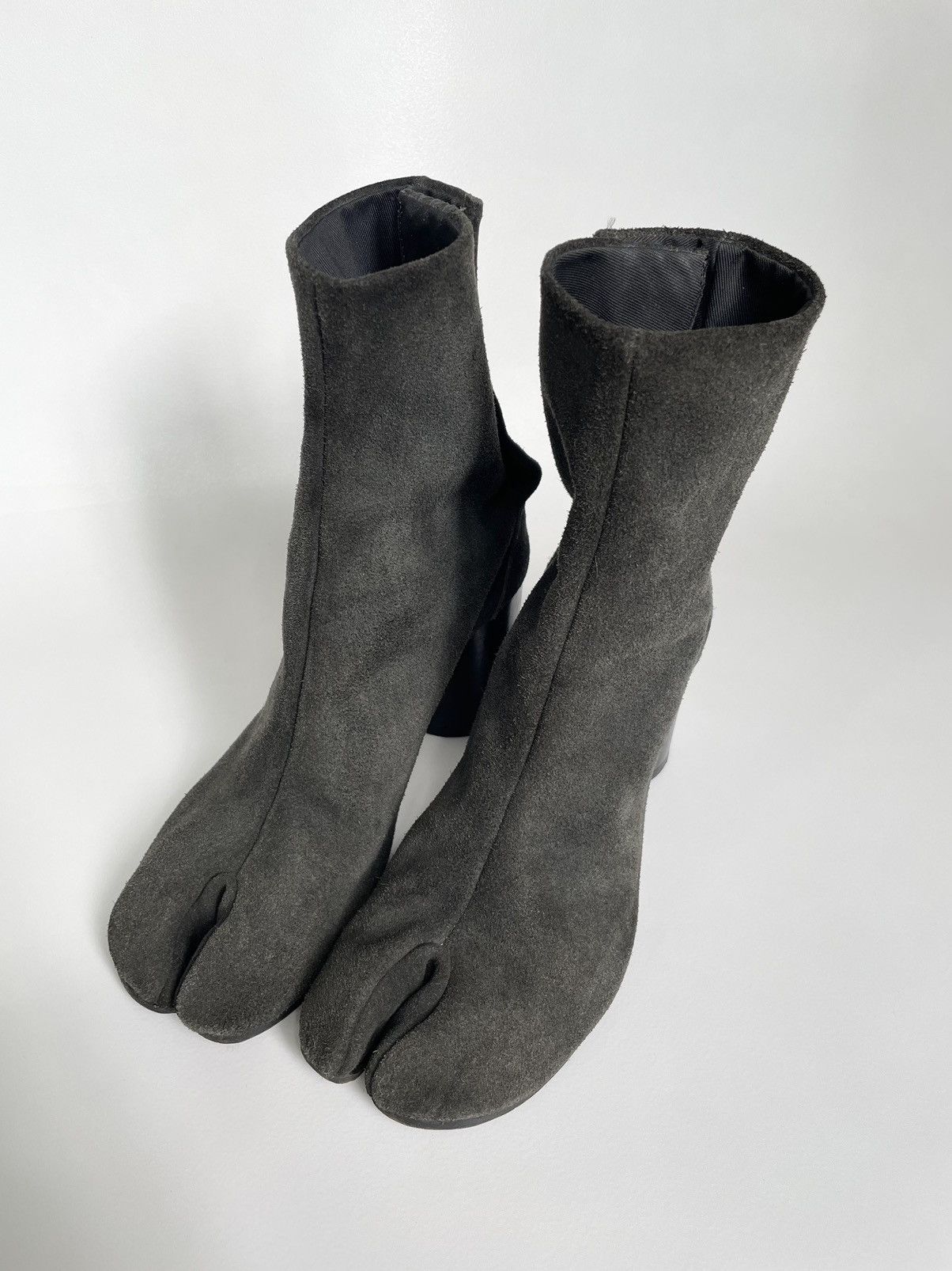 Maison Margiela Grey Suede 1990s OG Tabi Boots Size US 8 / IT 38 - 4 Thumbnail