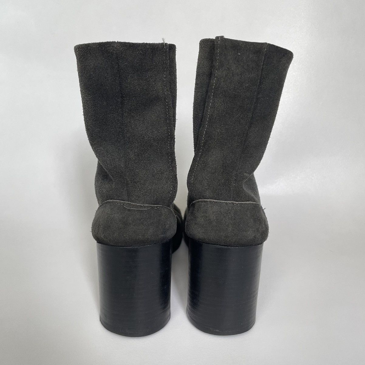 Maison Margiela Grey Suede 1990s OG Tabi Boots Size US 8 / IT 38 - 8 Thumbnail