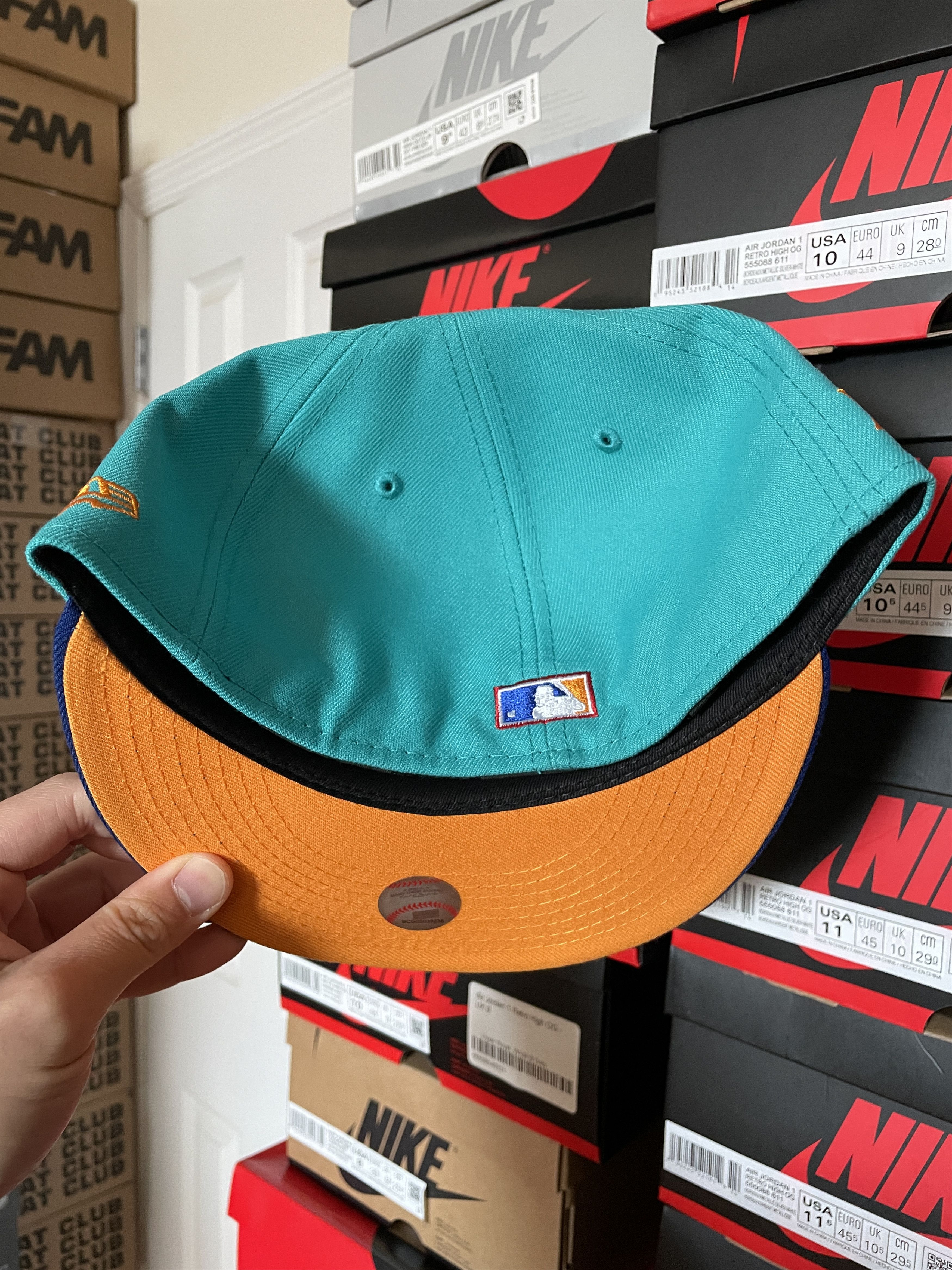 MLB × New Era Blue Orange Seattle Mariners 7 1/8 30th Sneaker Town Miami Size ONE SIZE - 5 Thumbnail