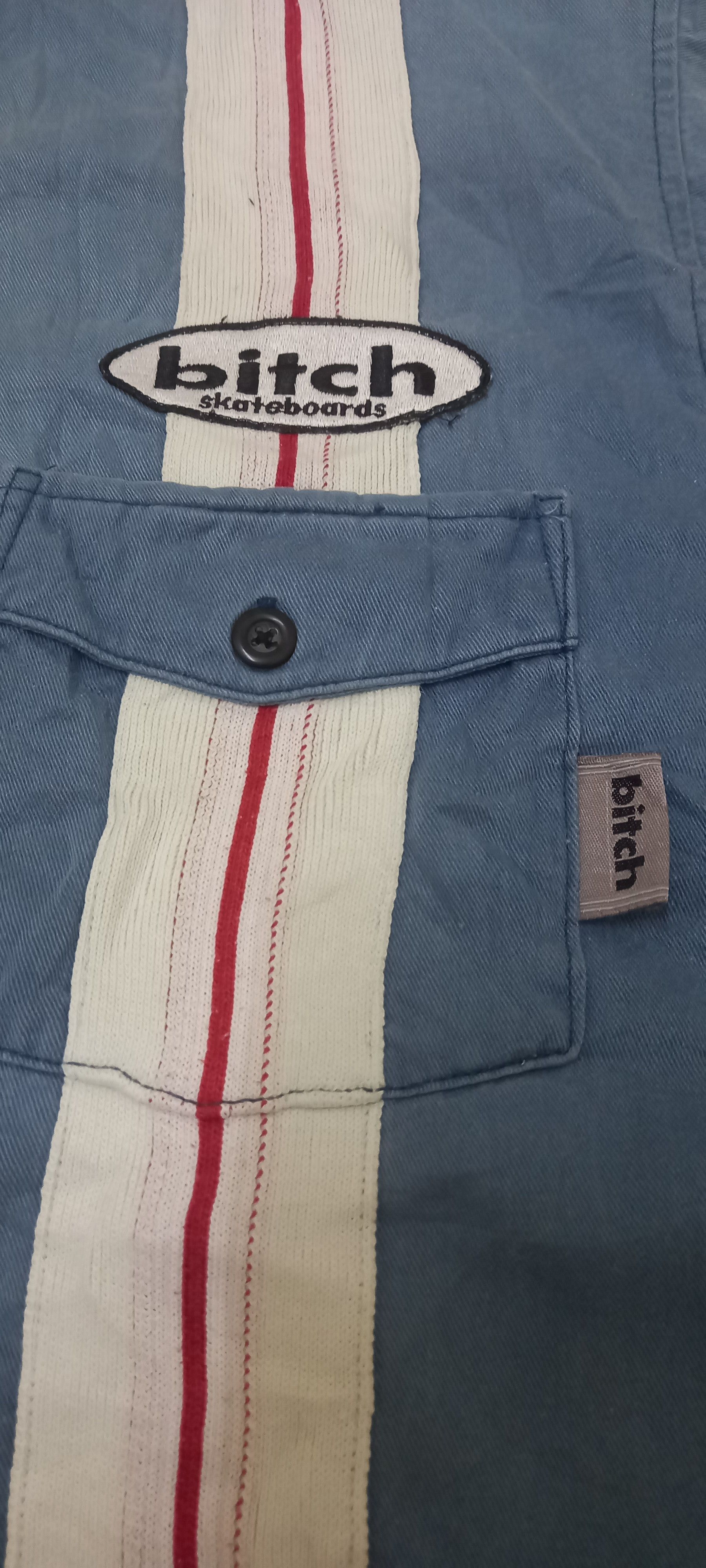 Vintage VINTAGE 90s BITCH SKATEBOARD POCKET BUTTON UP SHORT SLEEVE Size US L / EU 52-54 / 3 - 5 Thumbnail
