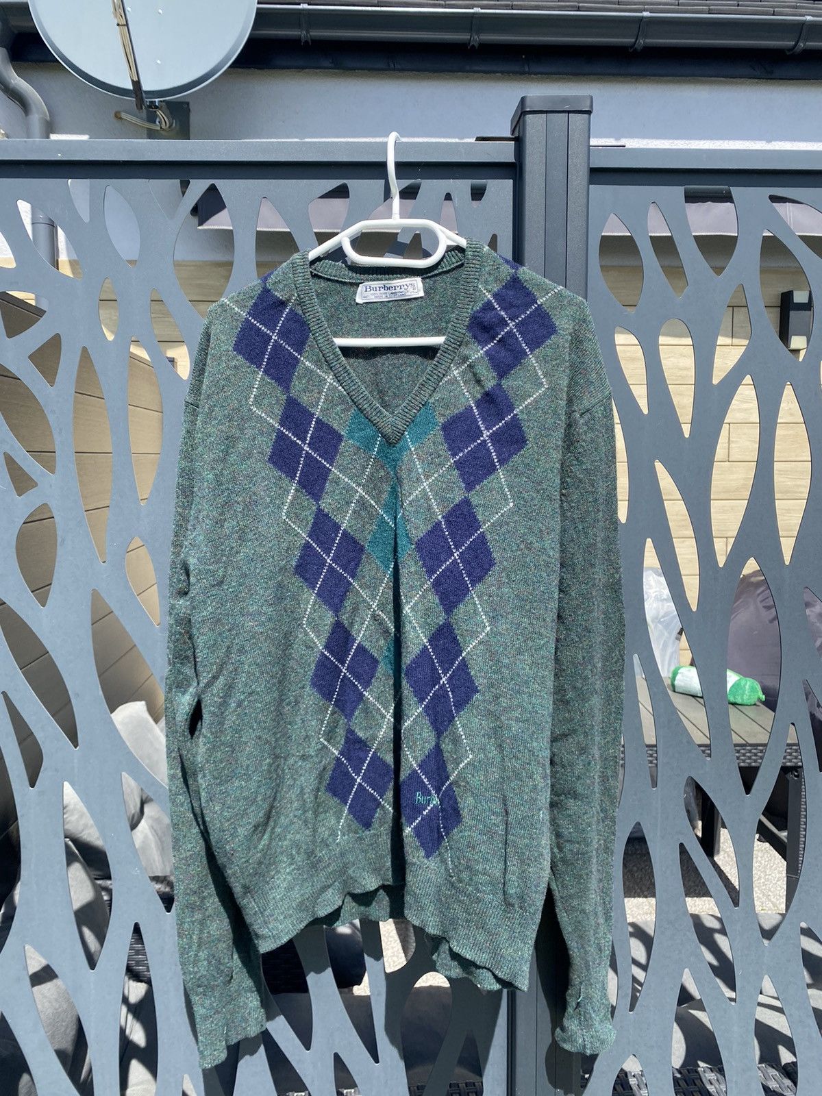 Burberry Burberrys Vintage diamond shape sweater Size US L / EU 52-54 / 3 - 1 Thumbnail