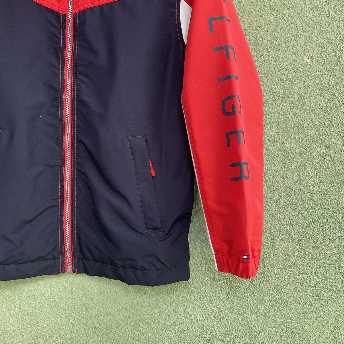 Tommy Hilfiger Vintage Tommy Hilfiger Zipper Ups Hooded Jacket Size US S / EU 44-46 / 1 - 5 Thumbnail
