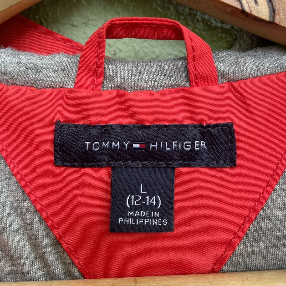 Tommy Hilfiger Vintage Tommy Hilfiger Zipper Ups Hooded Jacket Size US S / EU 44-46 / 1 - 6 Thumbnail