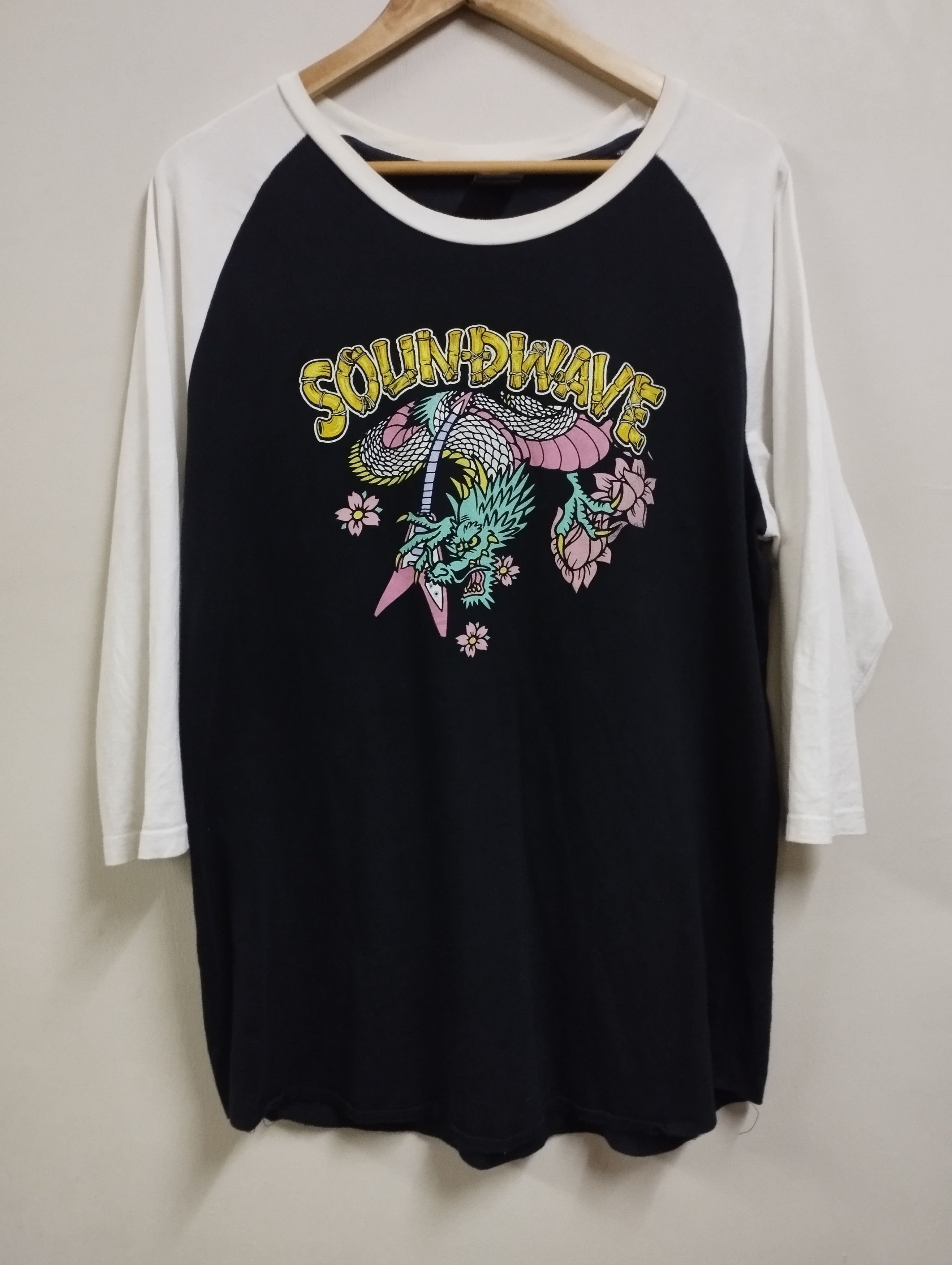 image of Band Tees x Tour Tee Vintage Soundwave Concert 2014 Green Day Alice In Chain, Men's (Size Large)