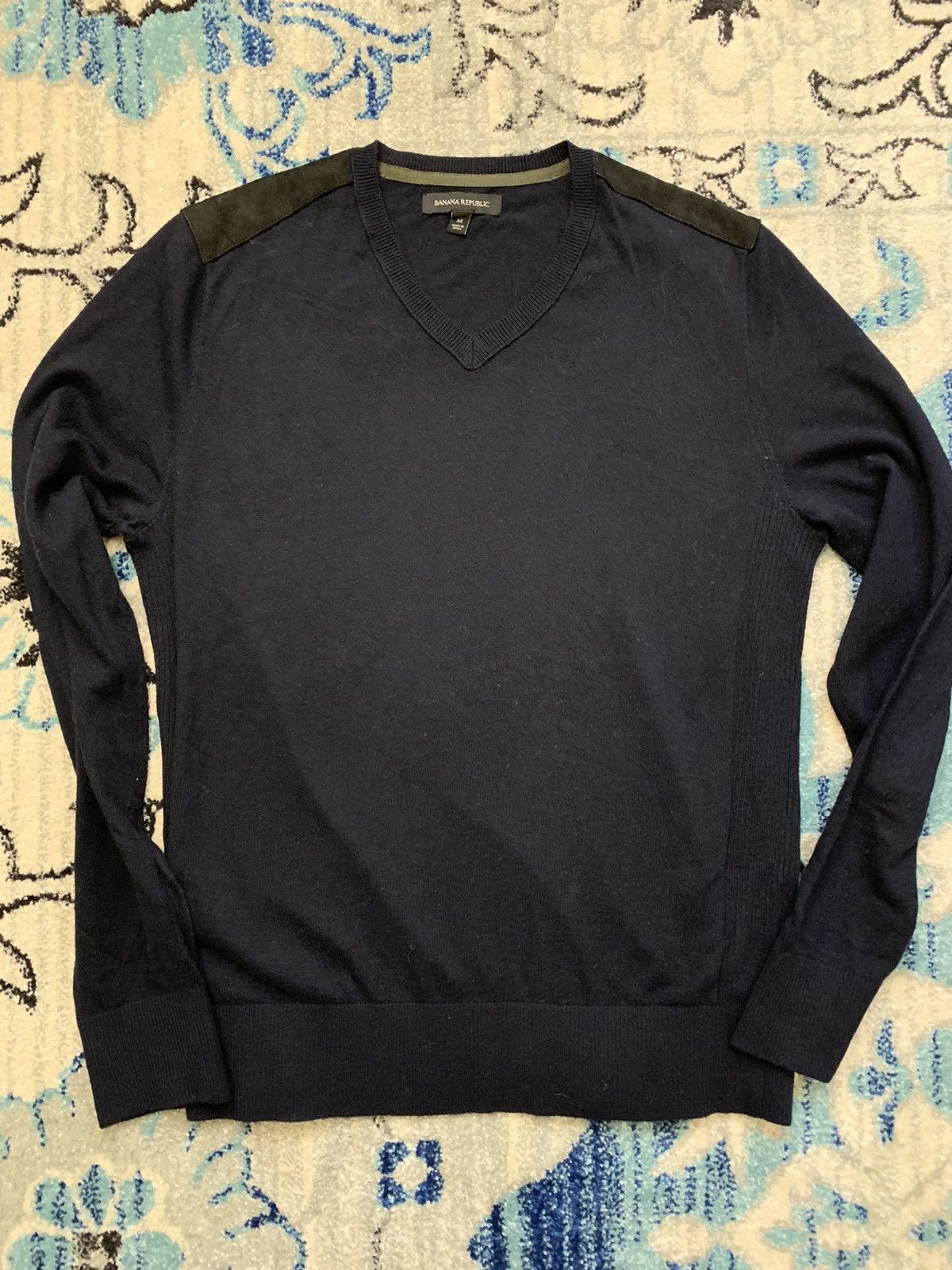 Banana Republic Shoulder Patch V-Neck Sweater Size US M / EU 48-50 / 2 - 1 Thumbnail