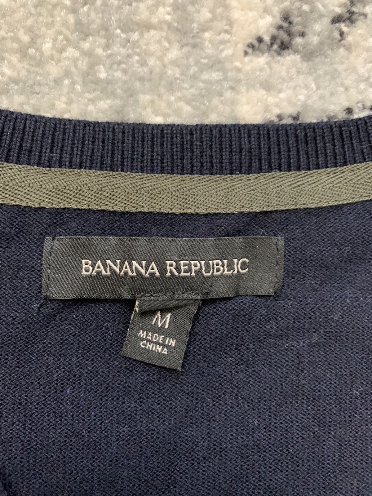 Banana Republic Shoulder Patch V-Neck Sweater Size US M / EU 48-50 / 2 - 3 Thumbnail