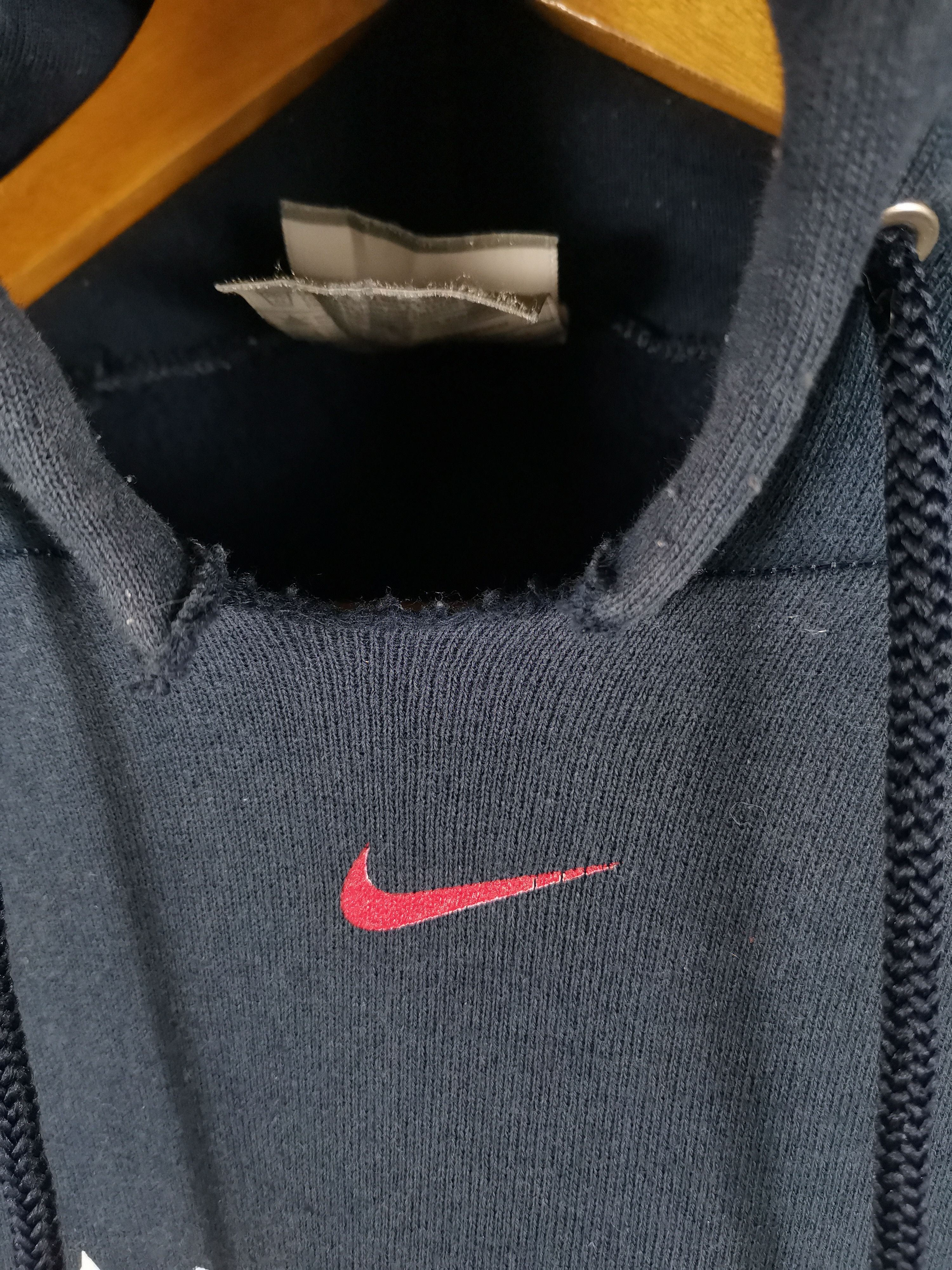 Nike Vintage Nike Center Red Sox Pullover Hoodie Distressed Size US L / EU 52-54 / 3 - 3 Thumbnail
