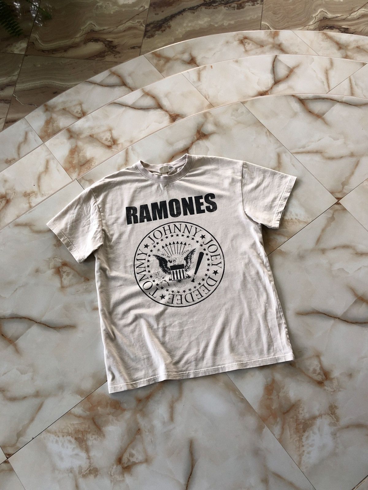 Band Tees × H&M H&M x Ramones Big Logo Tee Size US S / EU 44-46 / 1 - 1 Thumbnail