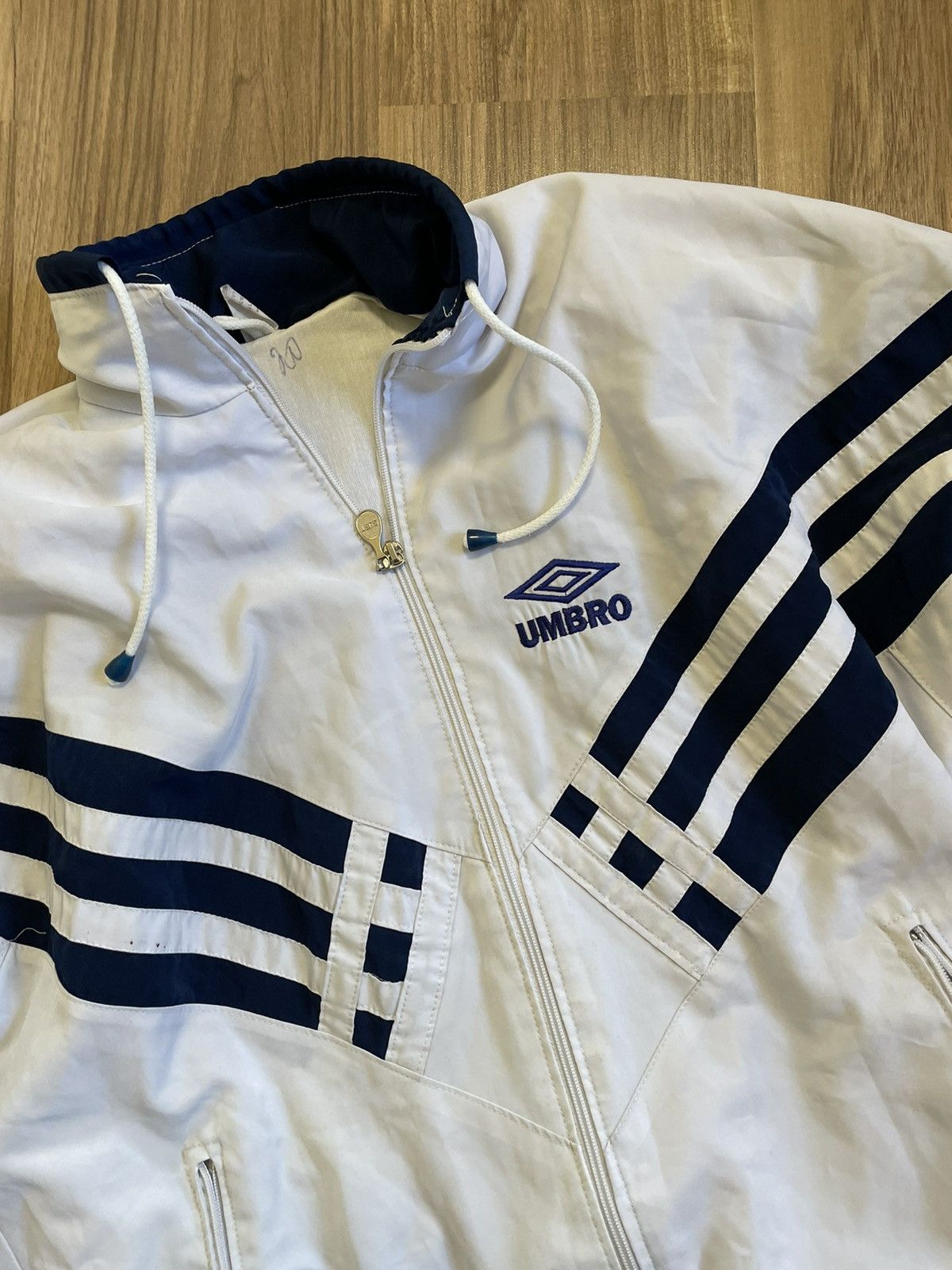 Umbro × Vintage Vintage Umbro Sweater Side Tape Small logo Spelloutzipper Size US M / EU 48-50 / 2 - 4 Thumbnail