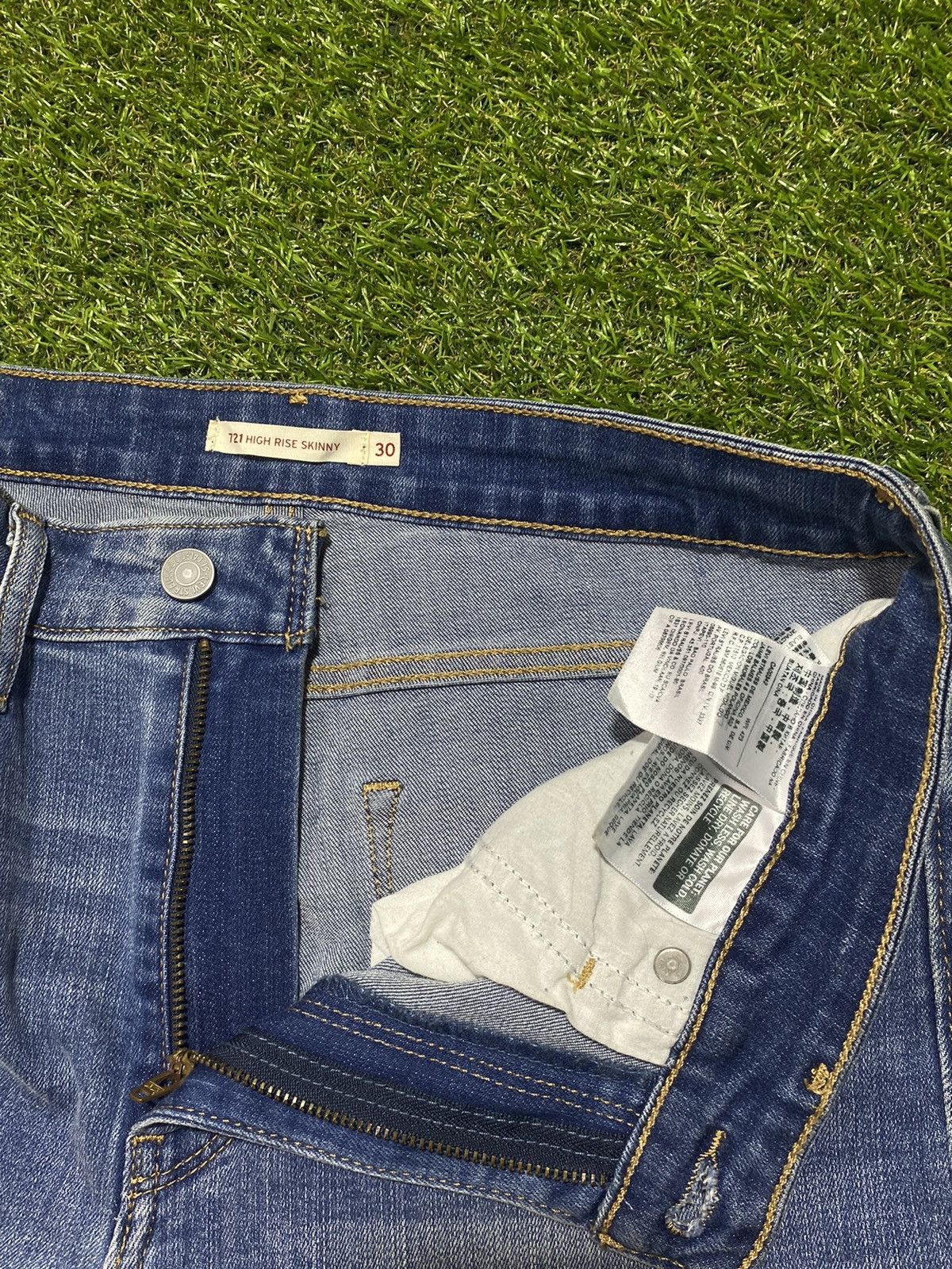 Levi's Vintage Levi’s 721 skinny distressed jeans denim size 30x32 Size US 30 / EU 46 - 5 Thumbnail
