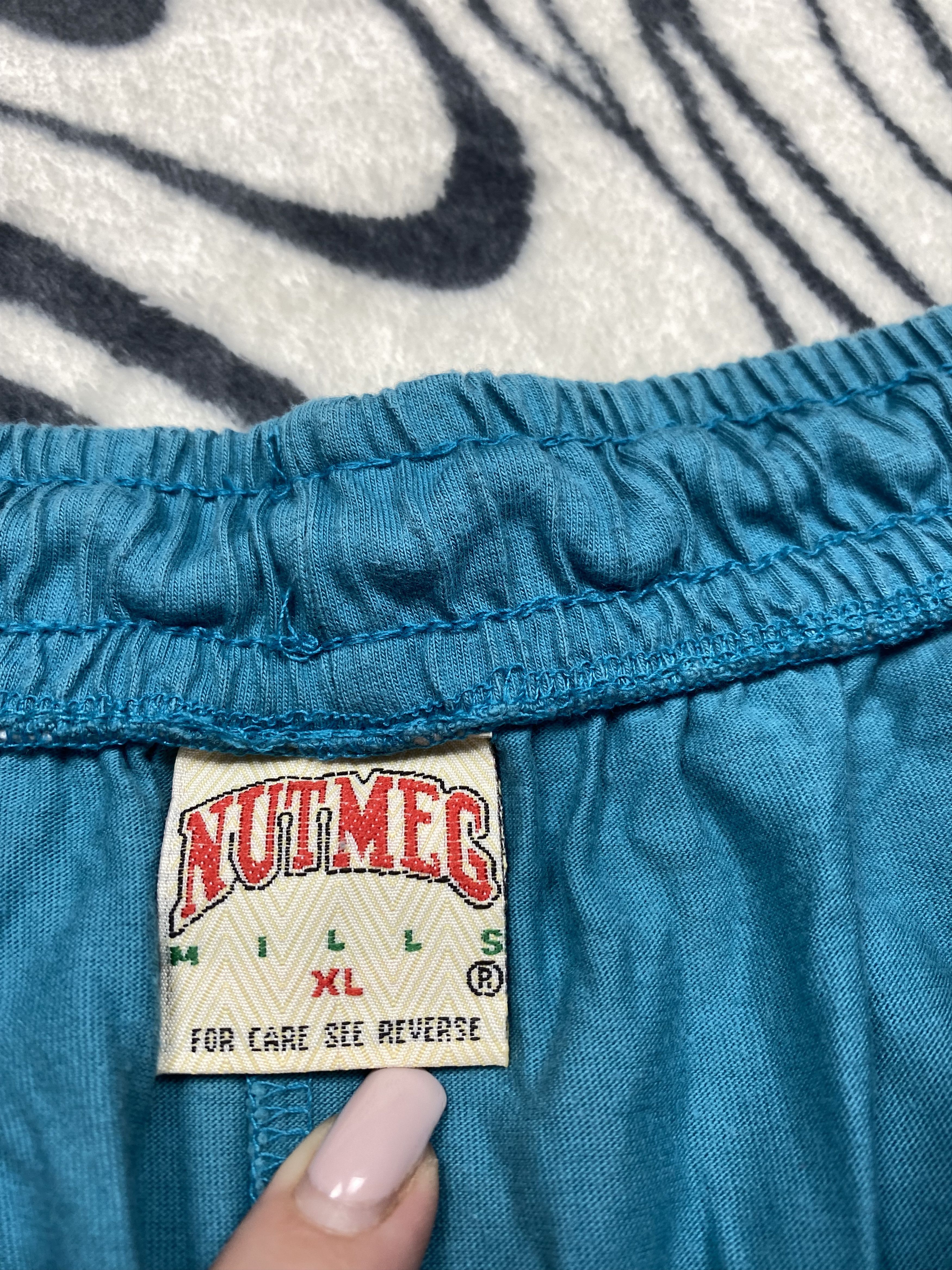 NBA × Nutmeg × Vintage Charlotte Hornets Vintage Cotton Shorts Size US 36 / EU 52 - 5 Thumbnail