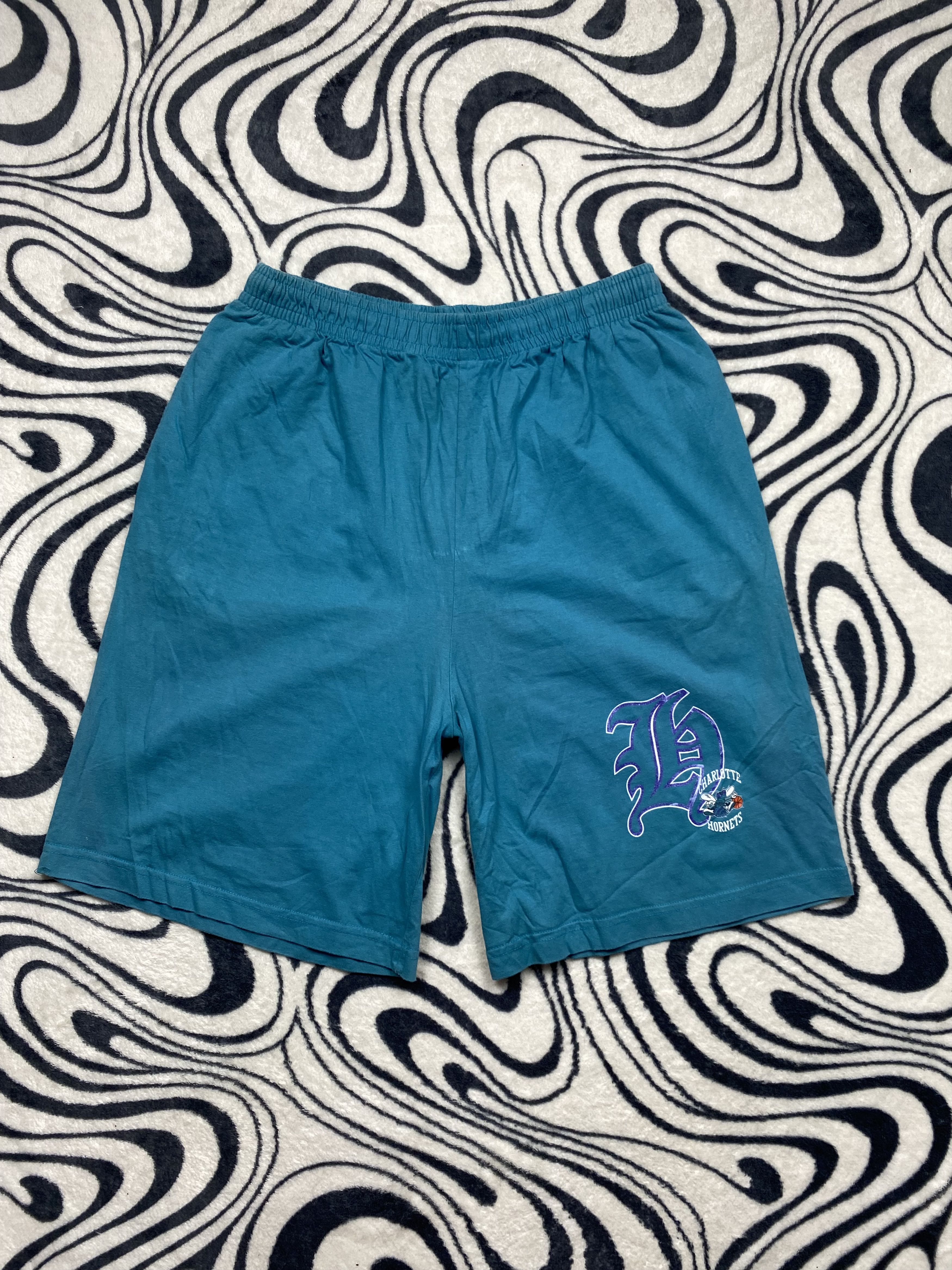NBA × Nutmeg × Vintage Charlotte Hornets Vintage Cotton Shorts Size US 36 / EU 52 - 1 Thumbnail