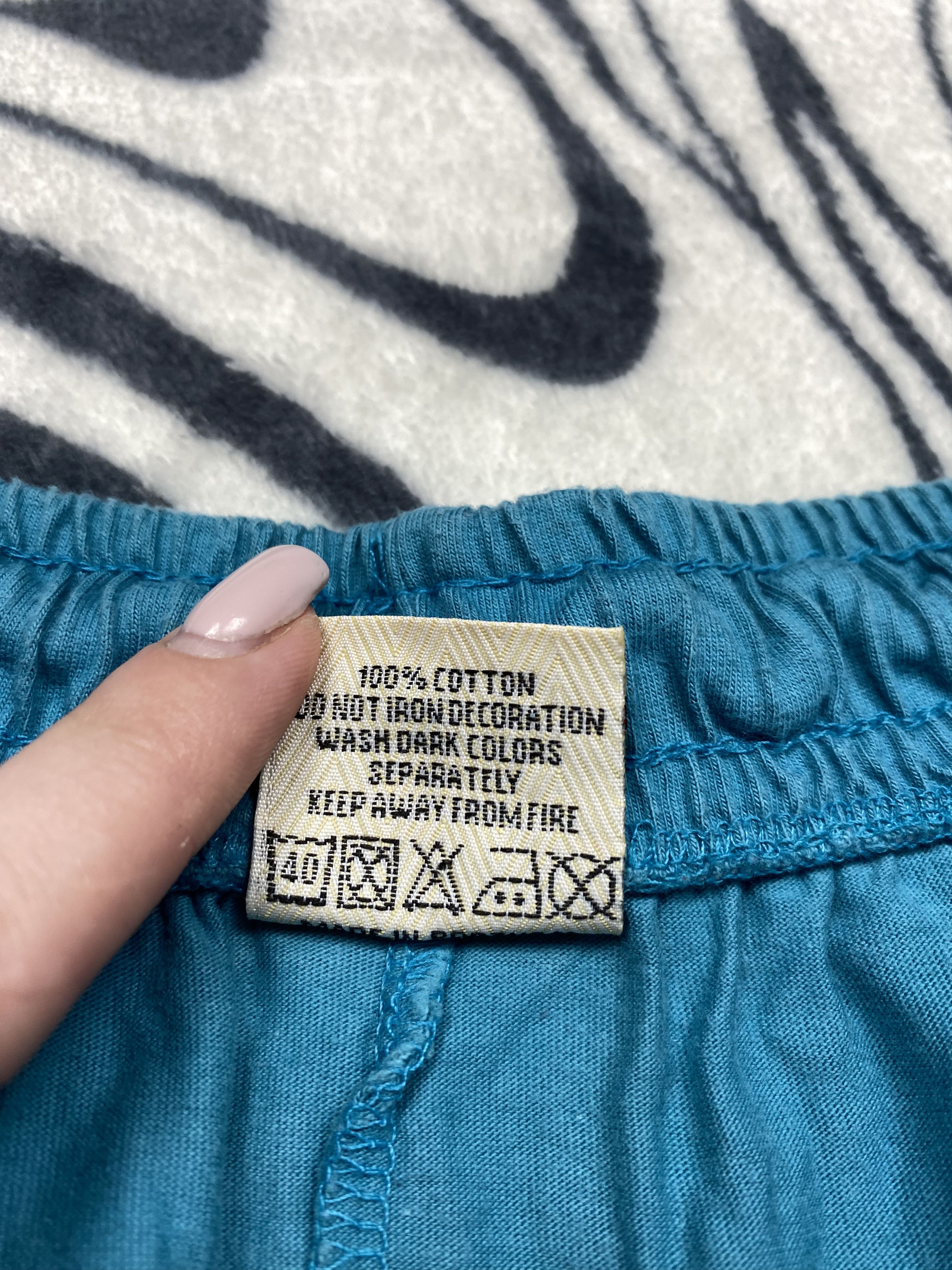 NBA × Nutmeg × Vintage Charlotte Hornets Vintage Cotton Shorts Size US 36 / EU 52 - 6 Thumbnail
