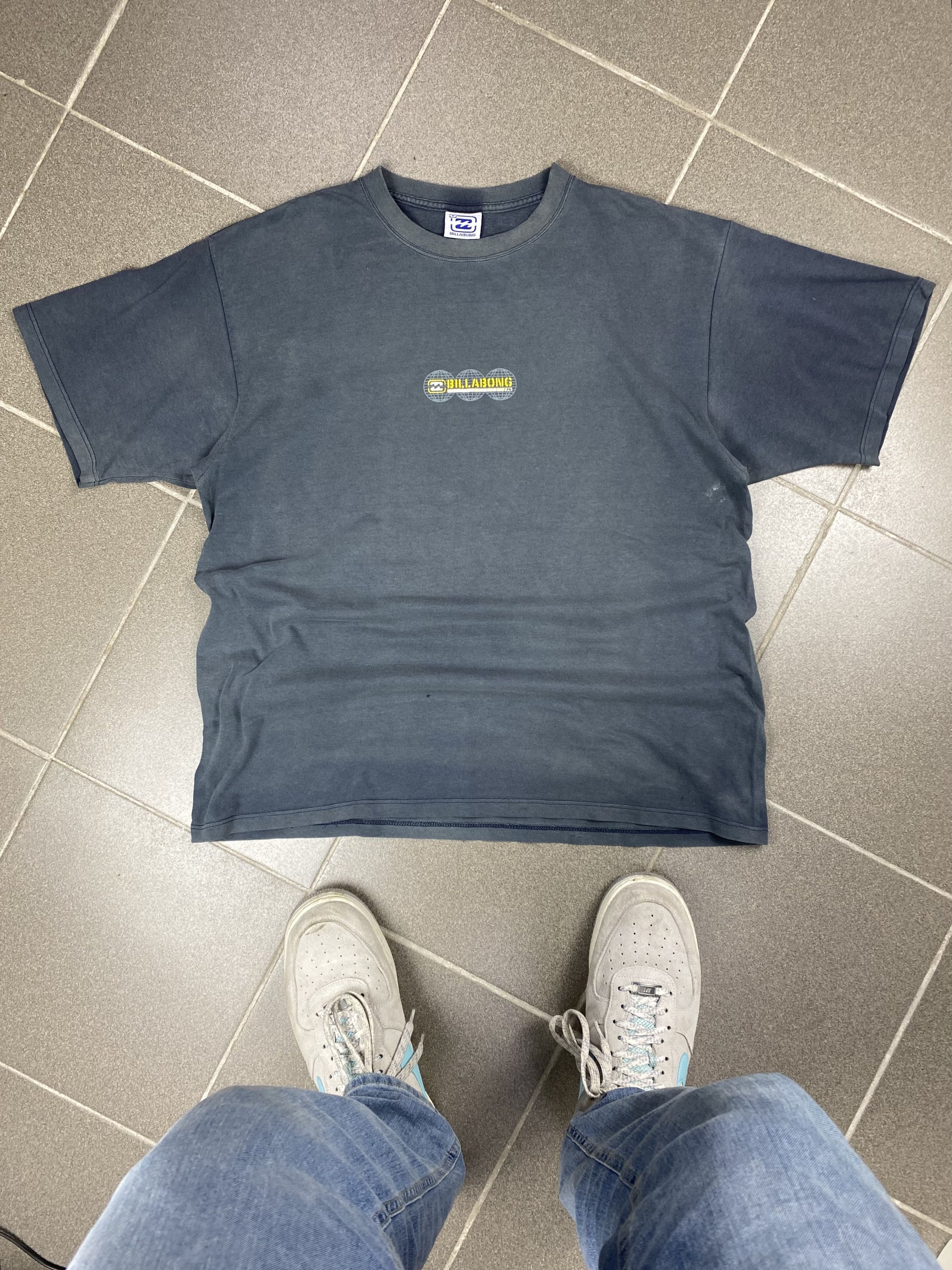 Billabong × Quiksilver Vintage Billabong Surf Style Distressed T Shirt Back Print Size US L / EU 52-54 / 3 - 2 Thumbnail