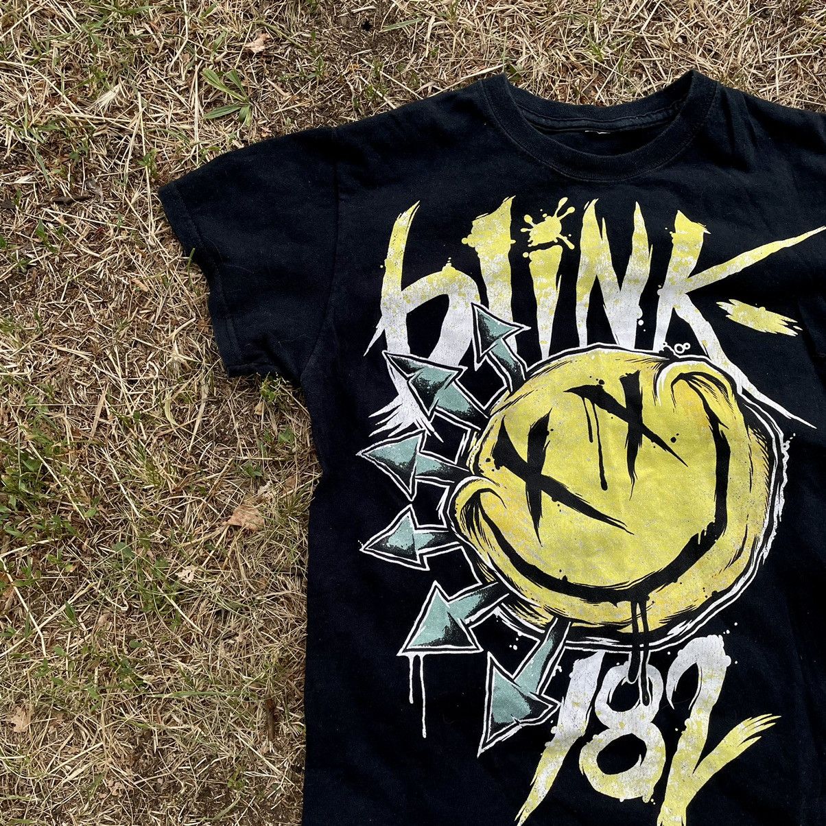 Band Tees Vintage Y2K blink 182 Tee Tour Band Rock T Shirt Size US S / EU 44-46 / 1 - 3 Thumbnail