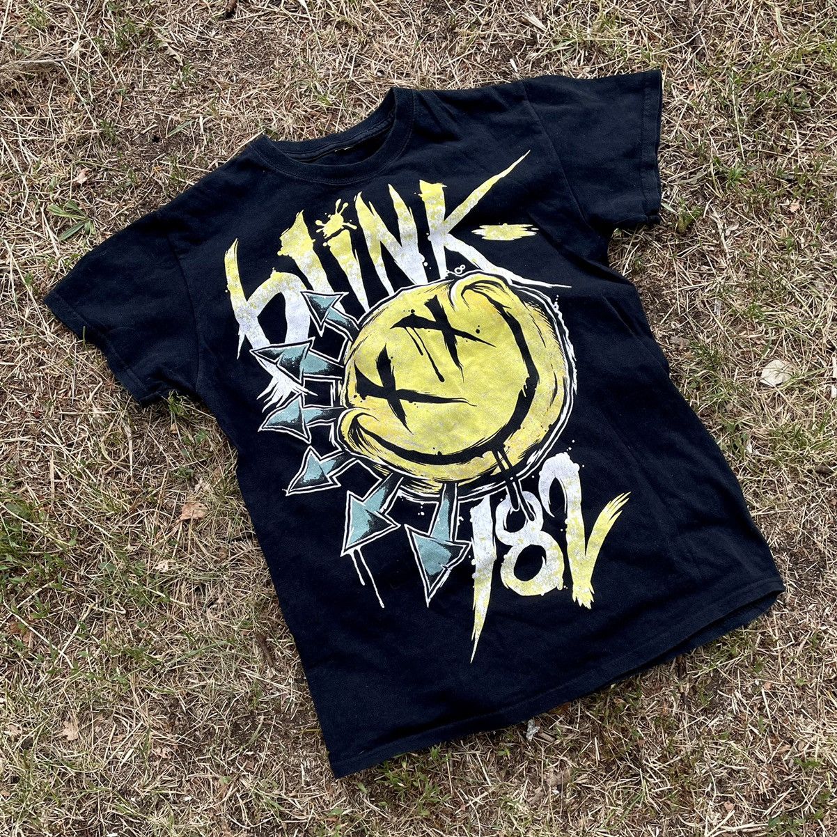 Band Tees Vintage Y2K blink 182 Tee Tour Band Rock T Shirt Size US S / EU 44-46 / 1 - 4 Thumbnail