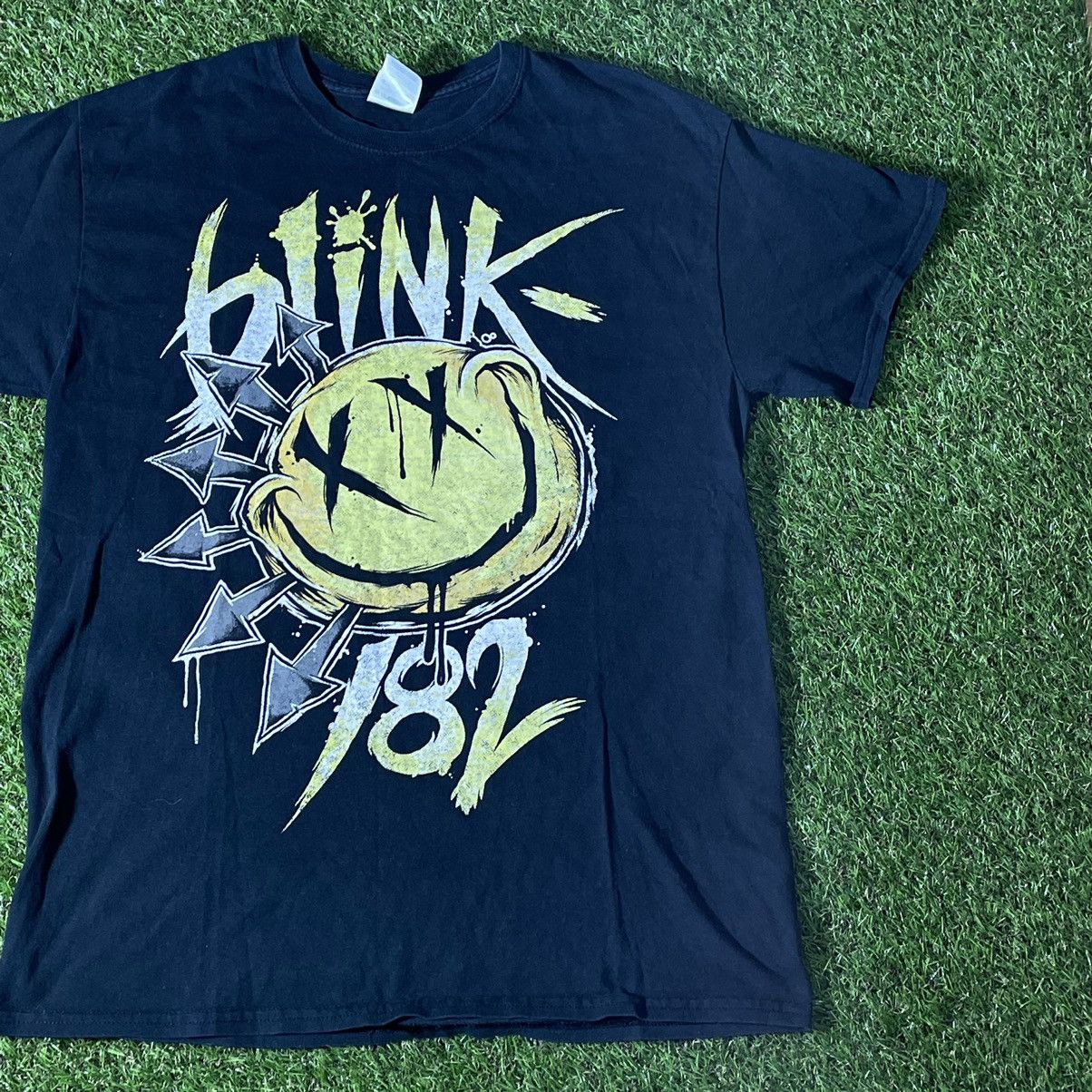 Band Tees Vintage Y2K blink 182 Tee Tour Band Rock T Shirt Size US M / EU 48-50 / 2 - 2 Thumbnail
