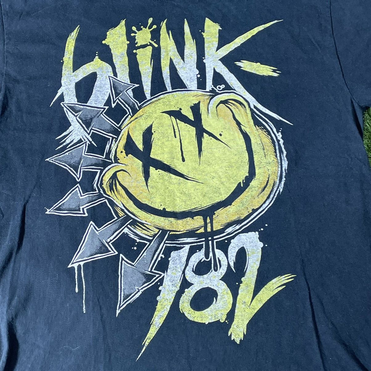 Band Tees Vintage Y2K blink 182 Tee Tour Band Rock T Shirt Size US M / EU 48-50 / 2 - 4 Thumbnail