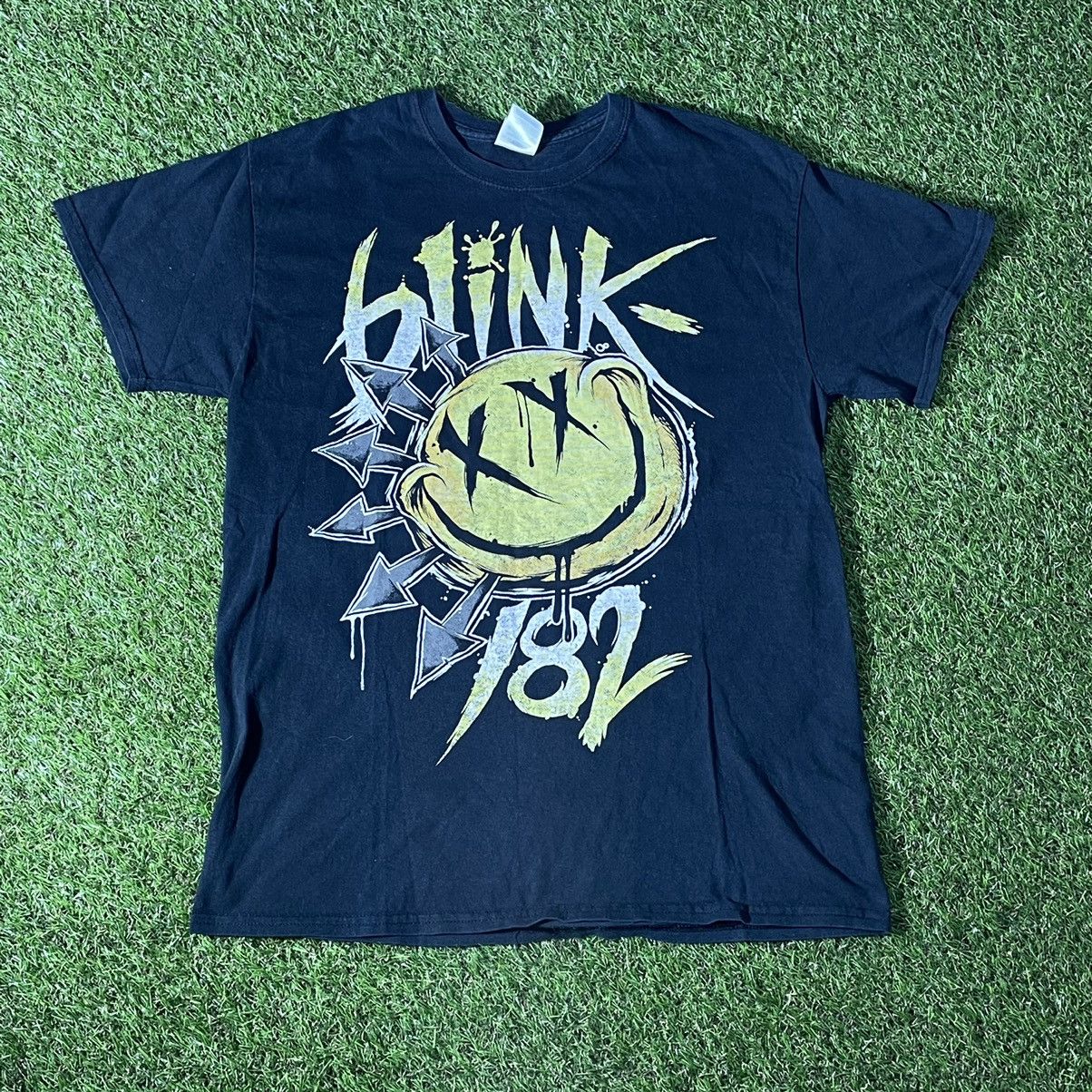 Band Tees Vintage Y2K blink 182 Tee Tour Band Rock T Shirt Size US M / EU 48-50 / 2 - 1 Thumbnail