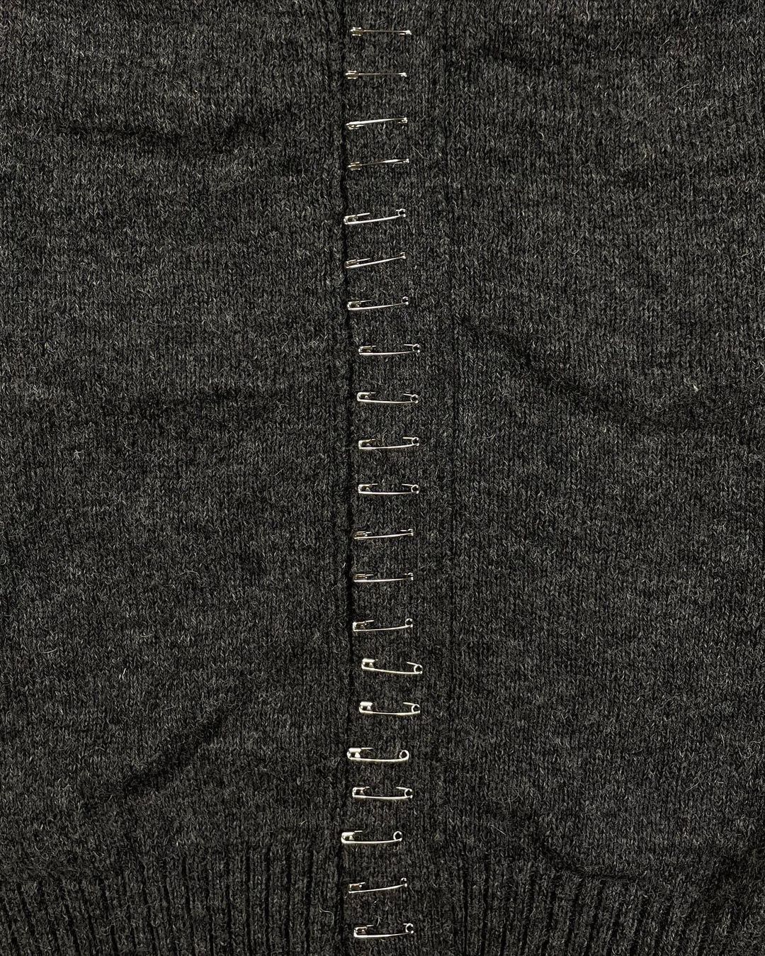 Comme des Garcons AD1997 Safety Pin Knit Sweater Size US S / EU 44-46 / 1 - 3 Thumbnail