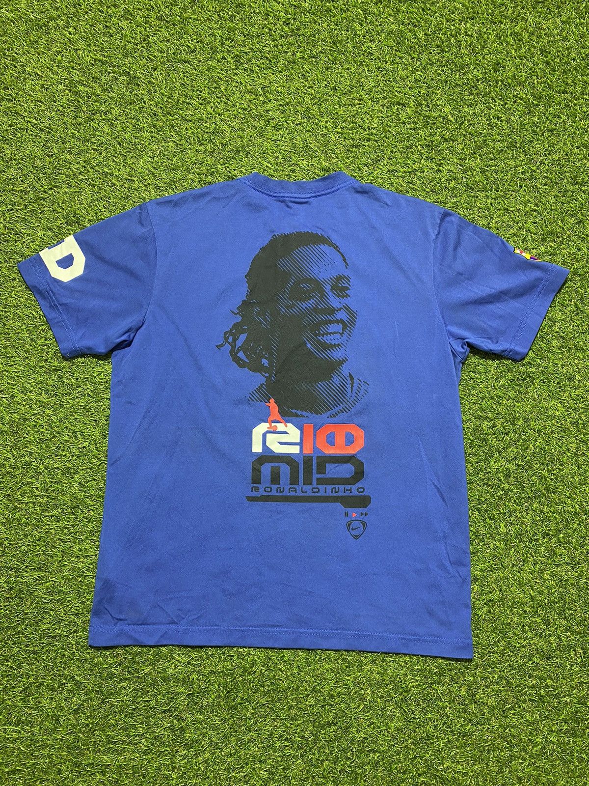 Nike Vintage 90s Nike Ronaldinho tee streetwear swoosh size S Size US S / EU 44-46 / 1 - 1 Thumbnail