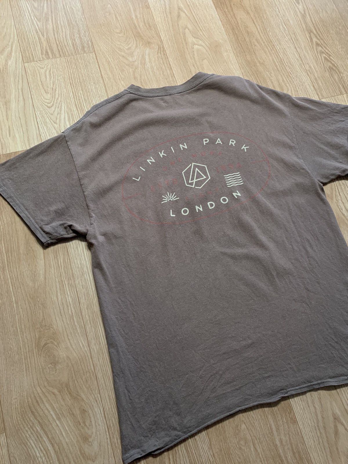 Band Tees Vintage Linkin Park One More Light T-Shirt Size US L / EU 52-54 / 3 - 3 Thumbnail