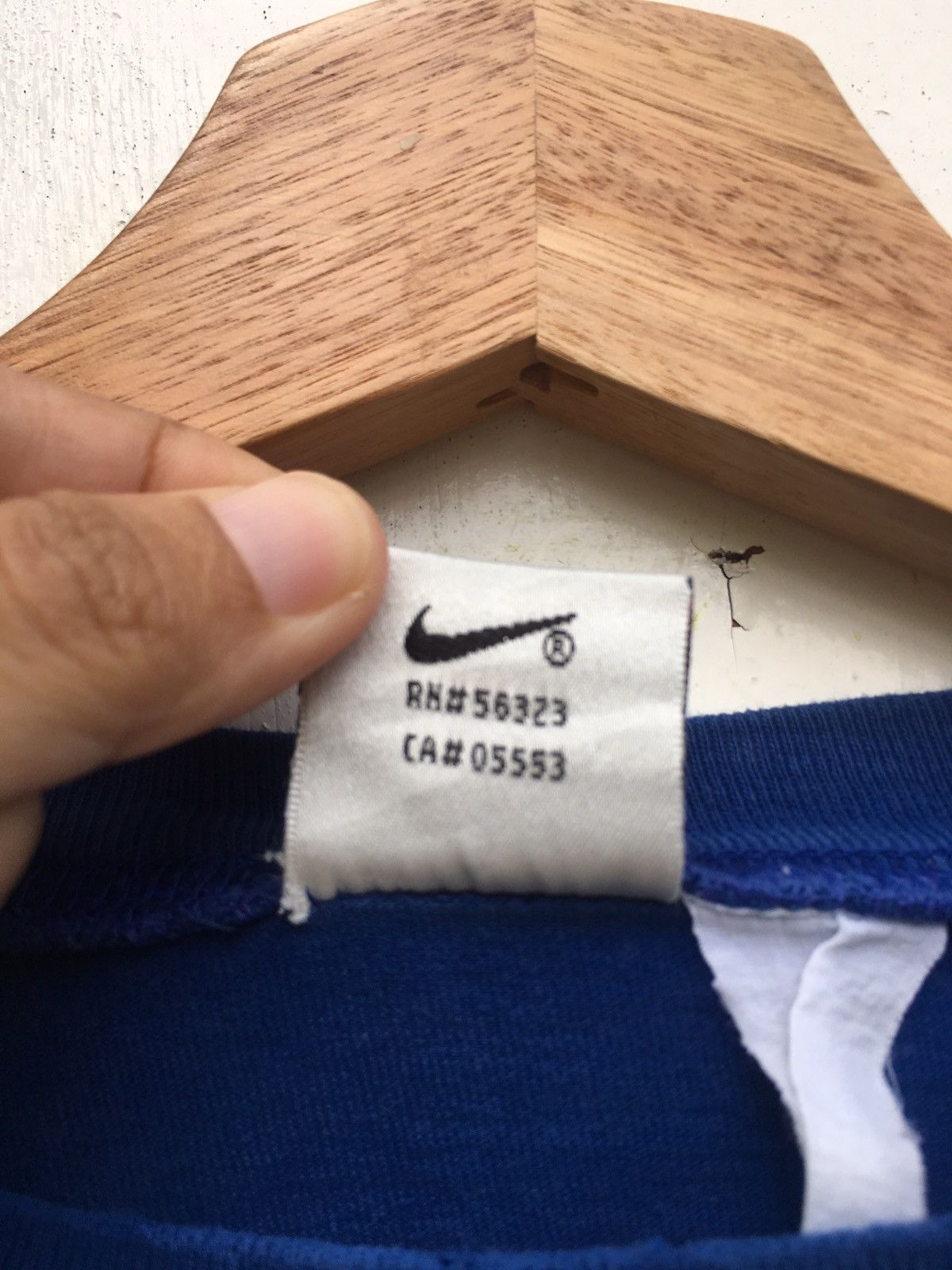 Nike Vintage Rare Nike Multi Swoosh Logo Tshirt Size US M / EU 48-50 / 2 - 8 Thumbnail