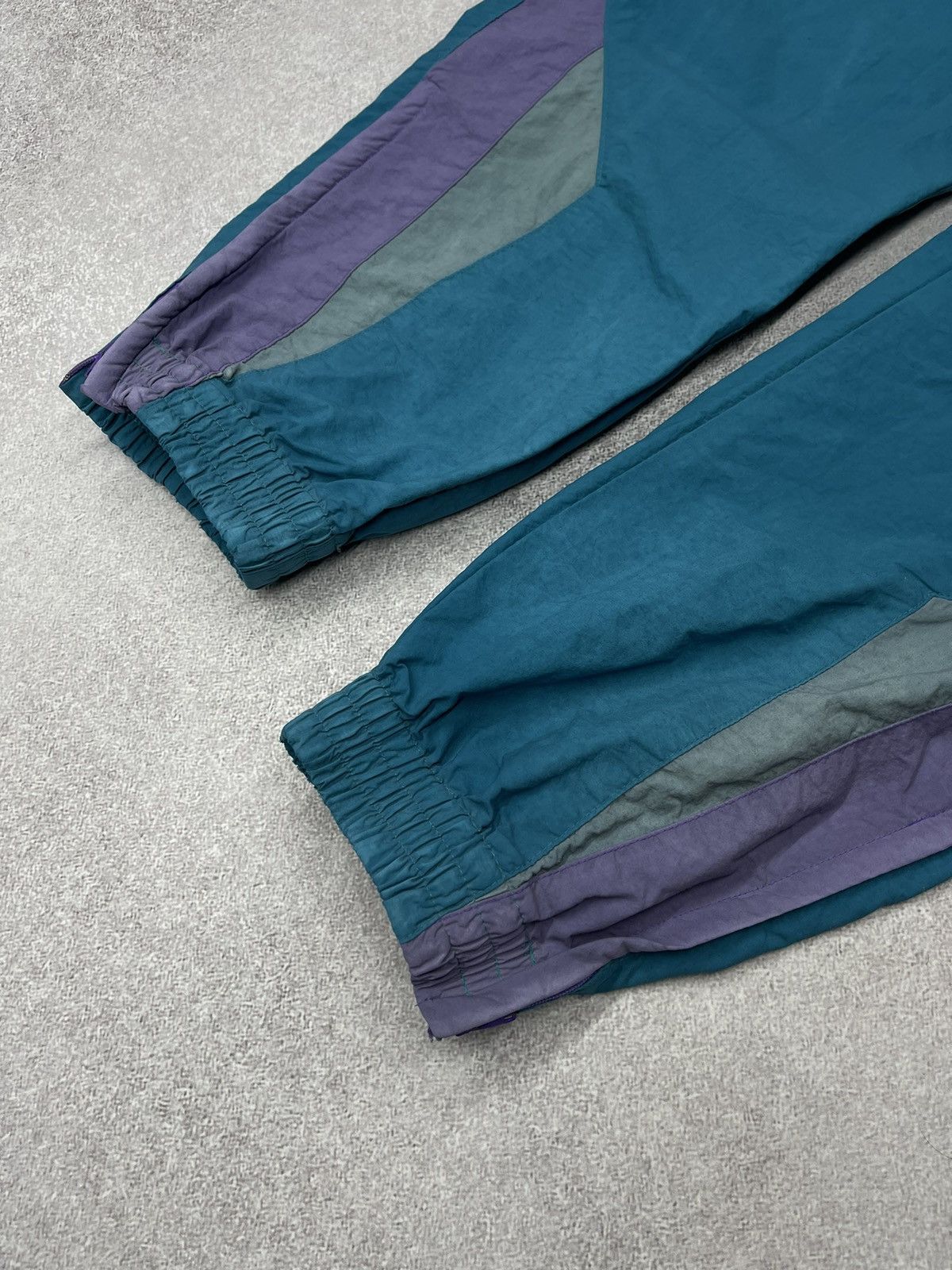 Nike Rare Vintage Nike Nylon Sweatpants Drill Jogger Y2K Rare Size US 32 / EU 48 - 4 Thumbnail