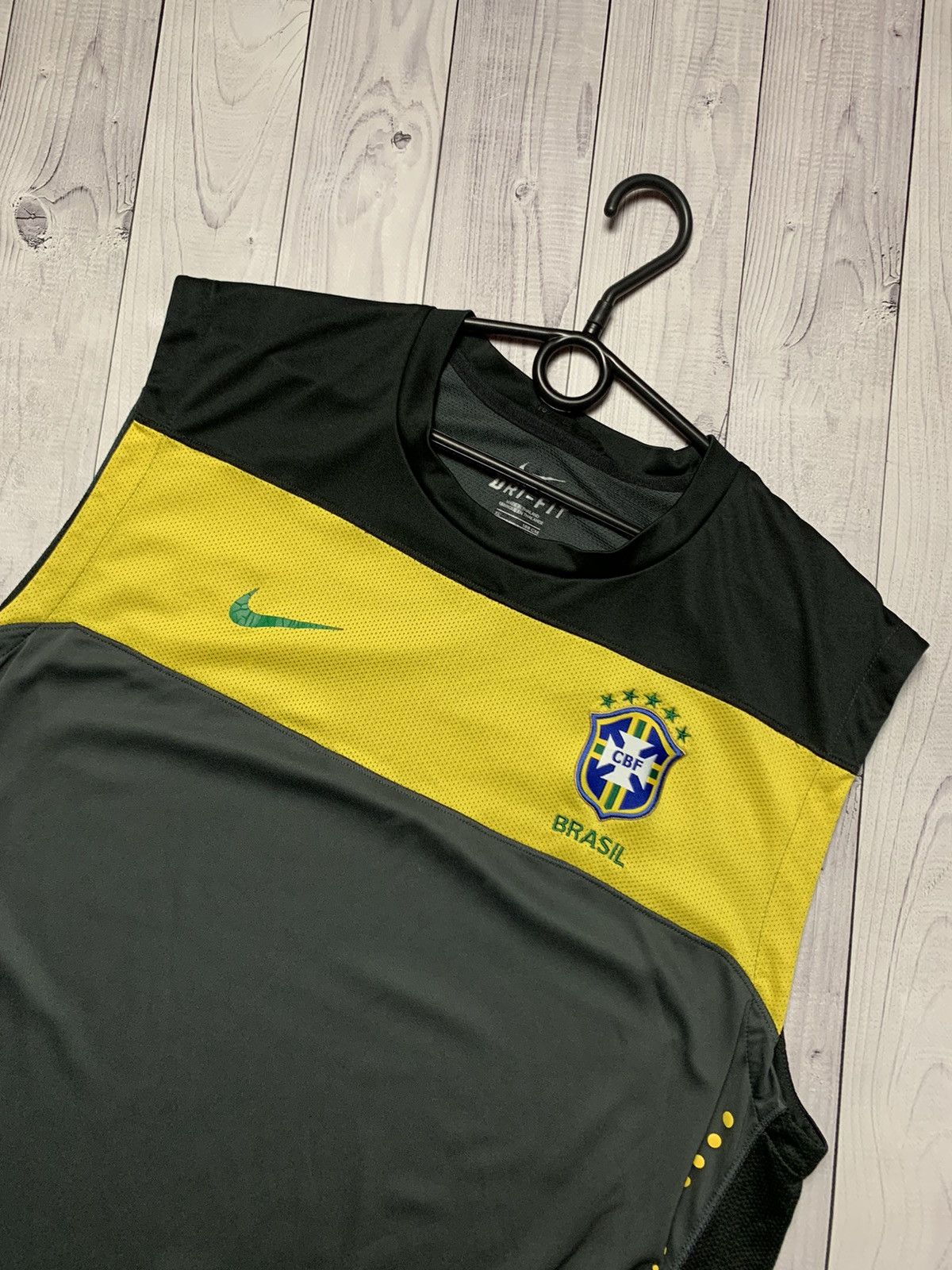 Nike × Vintage Vintage Nike soccer tee Brazil Brasil size XL Size US XL / EU 56 / 4 - 2 Thumbnail