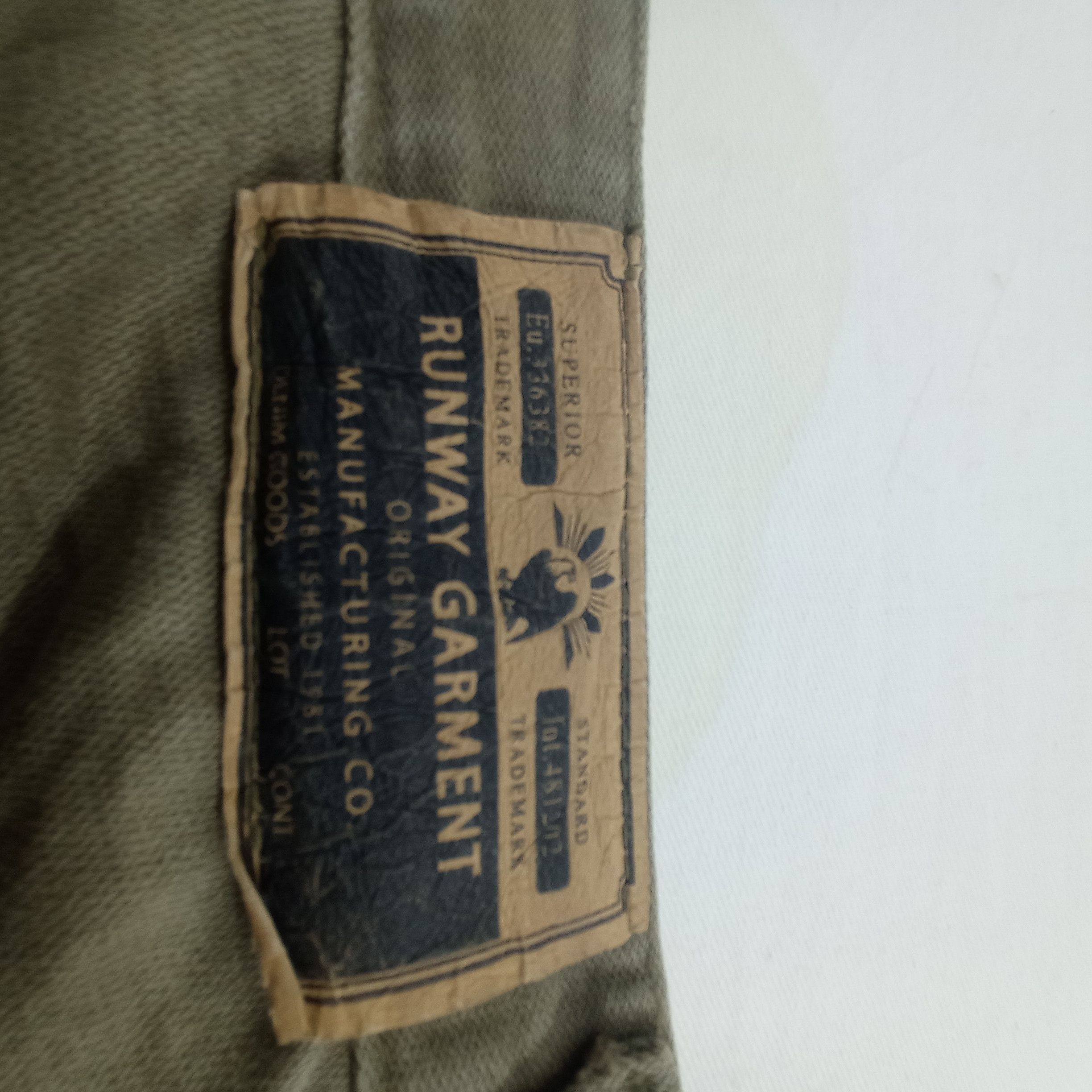 Other Runway Garment Cargo Pants Size US 35 - 8 Thumbnail