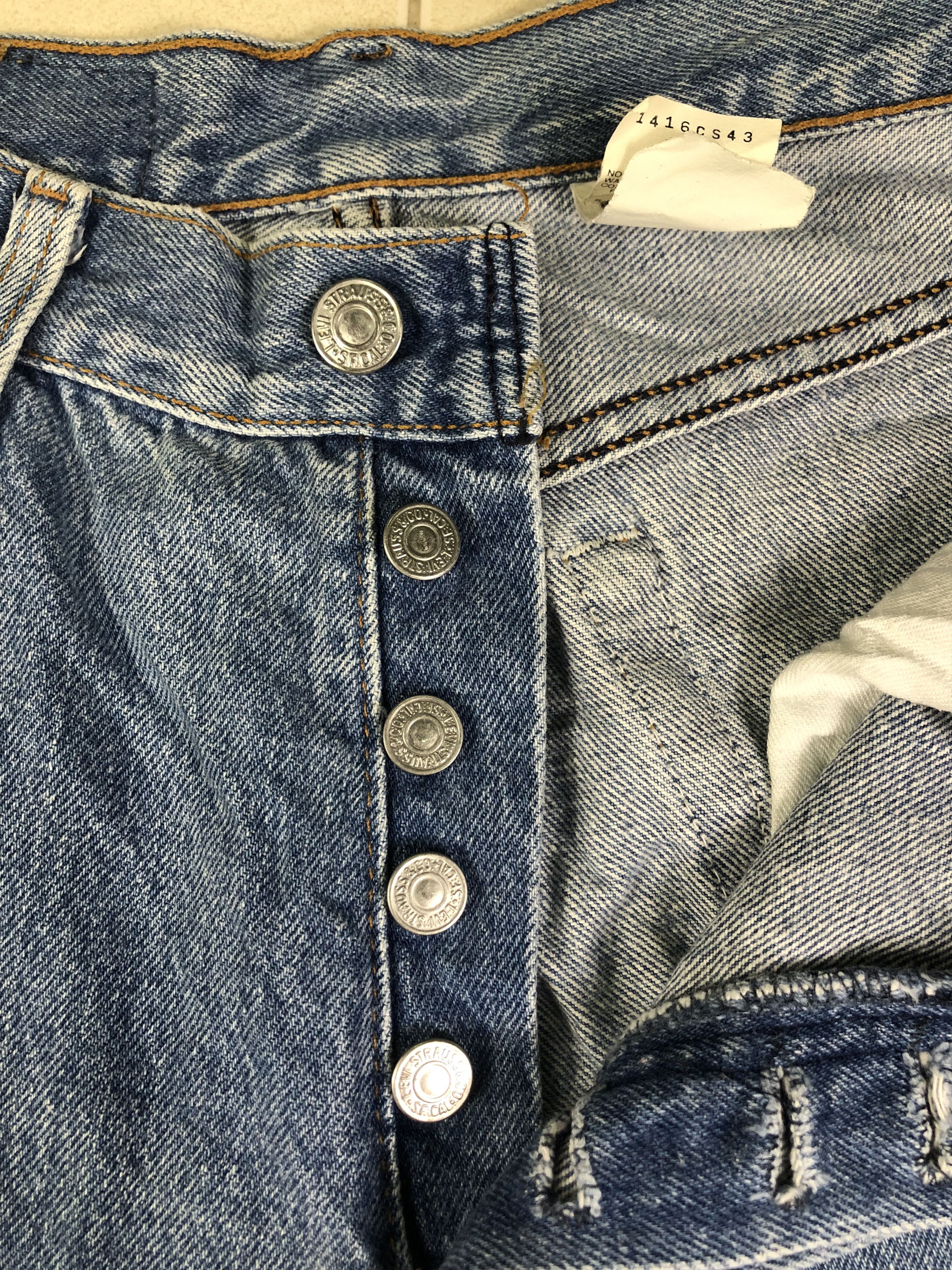 Levi's Wash Blue Levis 17501 Denim Jeans 28x29 Size US 28 / EU 44 - 2 Thumbnail
