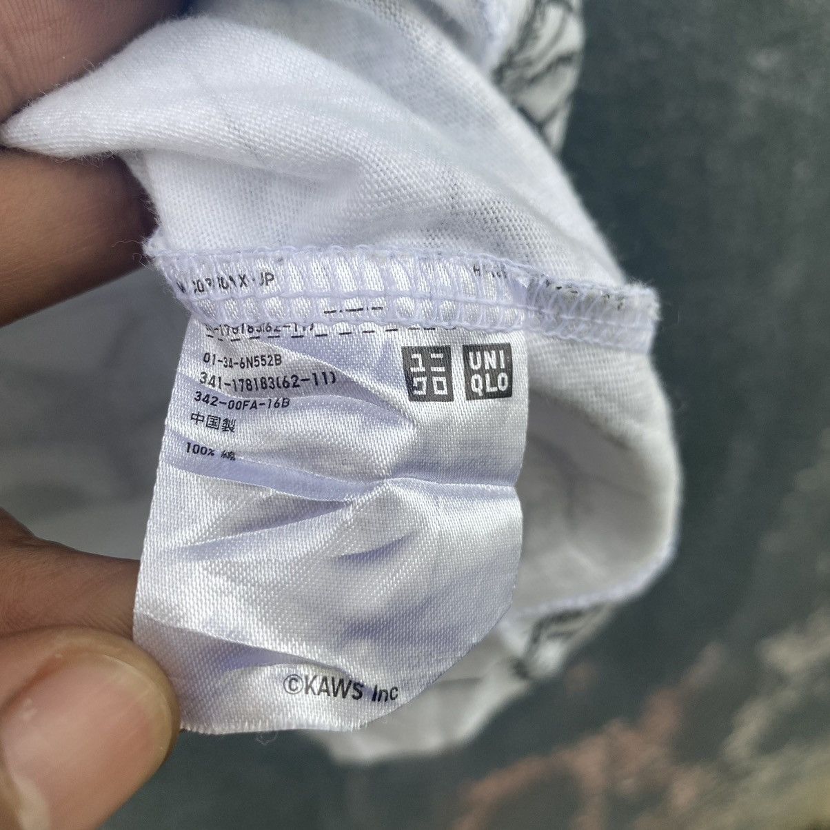 Kaws × Uniqlo Kaws Overprint ERD GRUNGE LGB THRASHED GRAIL TEE Size US L / EU 52-54 / 3 - 4 Thumbnail