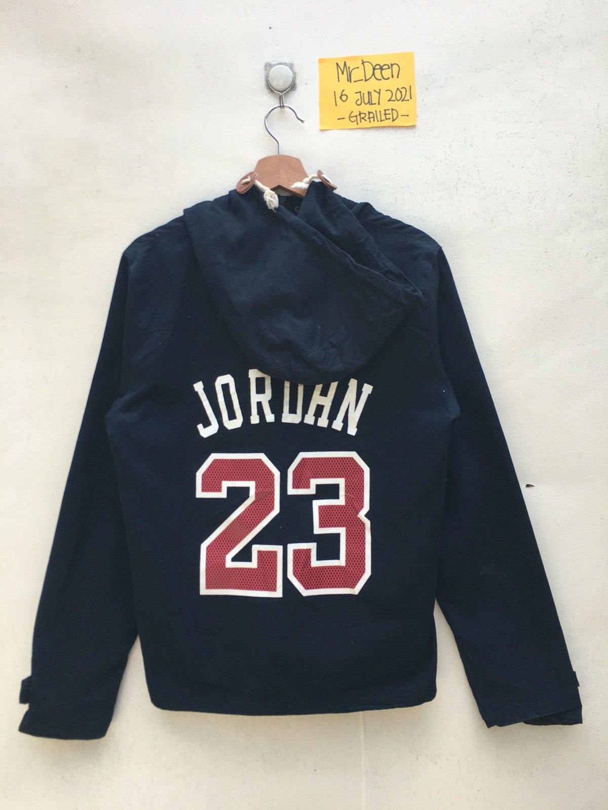 Jordan Brand Vintage Air Jordan Big Logo Hoodie Jacket Nice Design Size US M / EU 48-50 / 2 - 4 Thumbnail