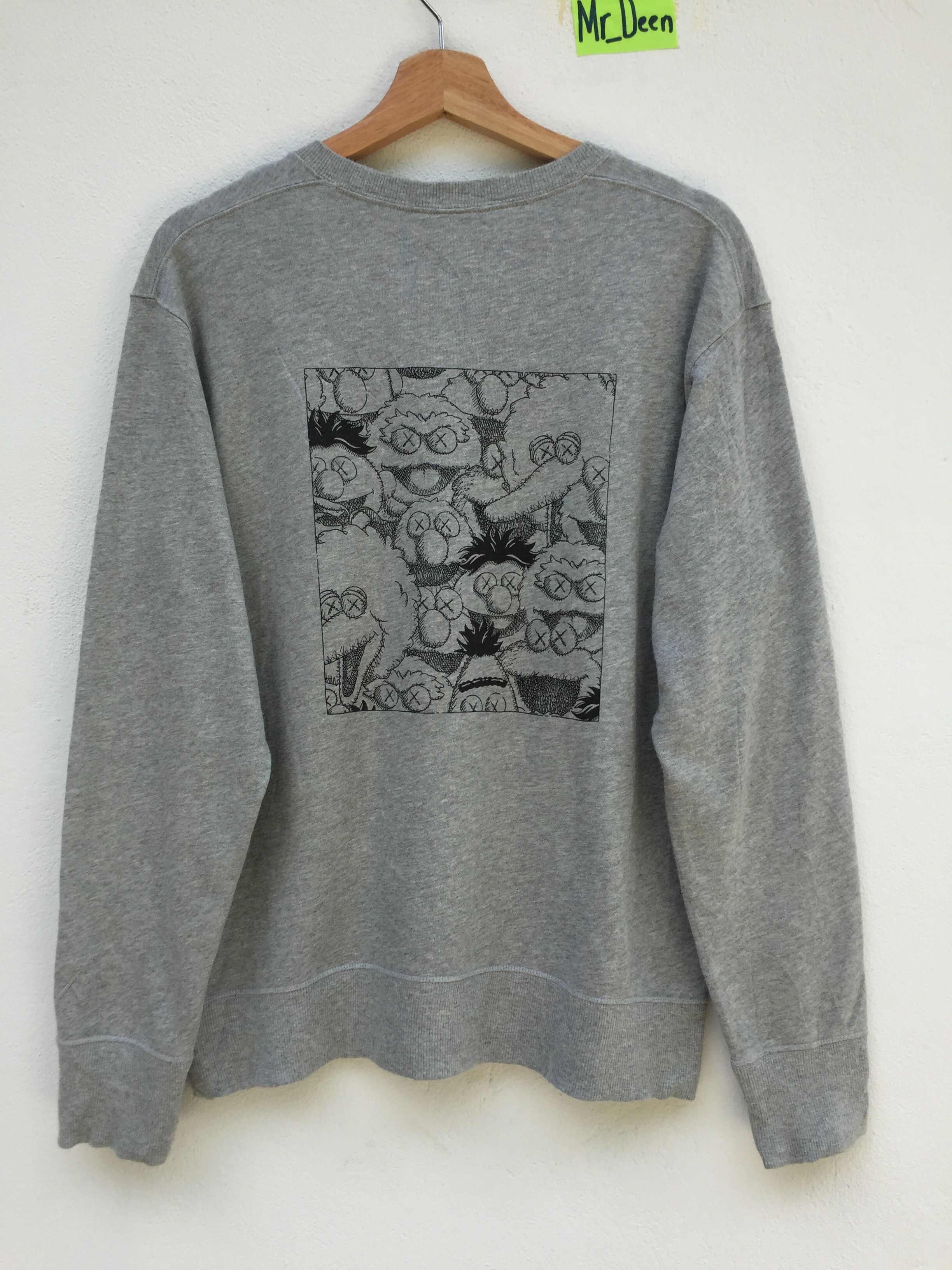 Kaws × Uniqlo Kaws x Uniqlo Sesame Street Grey Crewneck Sweatshirt Size US M / EU 48-50 / 2 - 7 Thumbnail