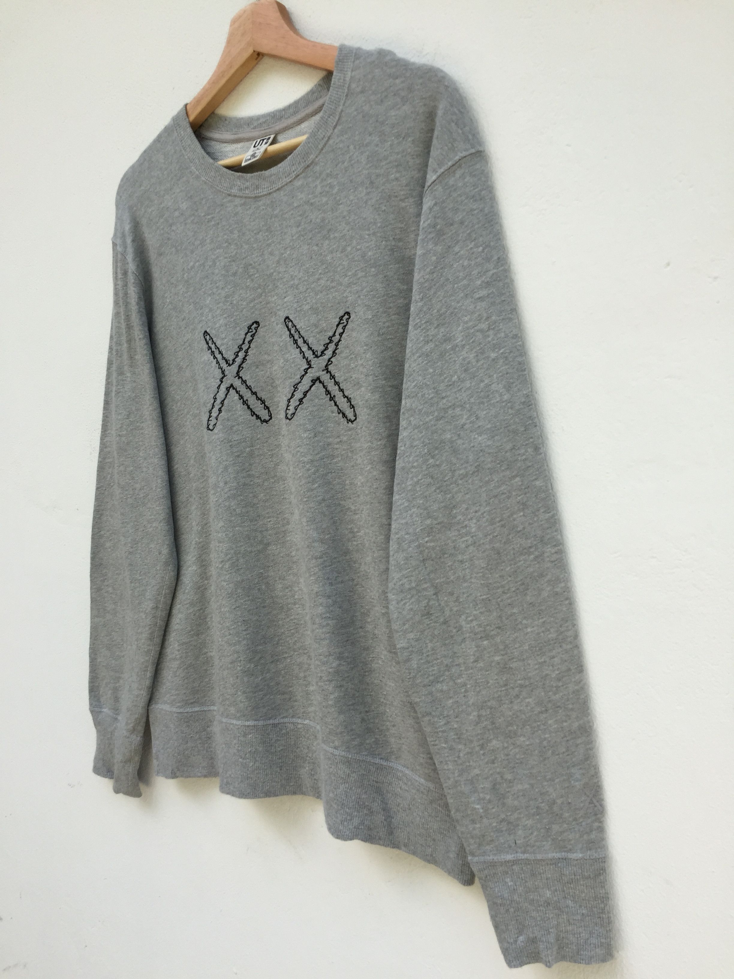 Kaws × Uniqlo Kaws x Uniqlo Sesame Street Grey Crewneck Sweatshirt Size US M / EU 48-50 / 2 - 3 Thumbnail