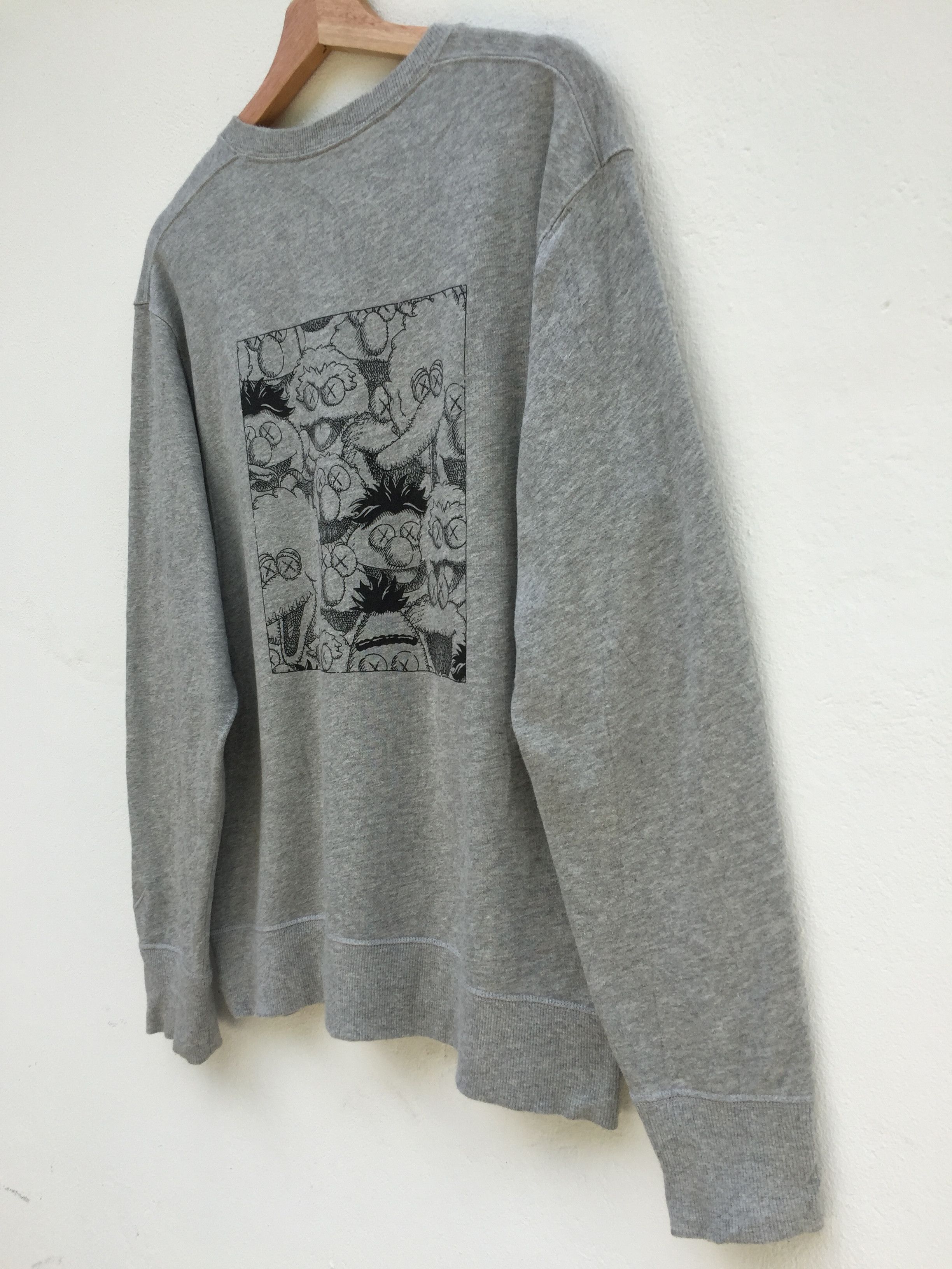 Kaws × Uniqlo Kaws x Uniqlo Sesame Street Grey Crewneck Sweatshirt Size US M / EU 48-50 / 2 - 9 Thumbnail