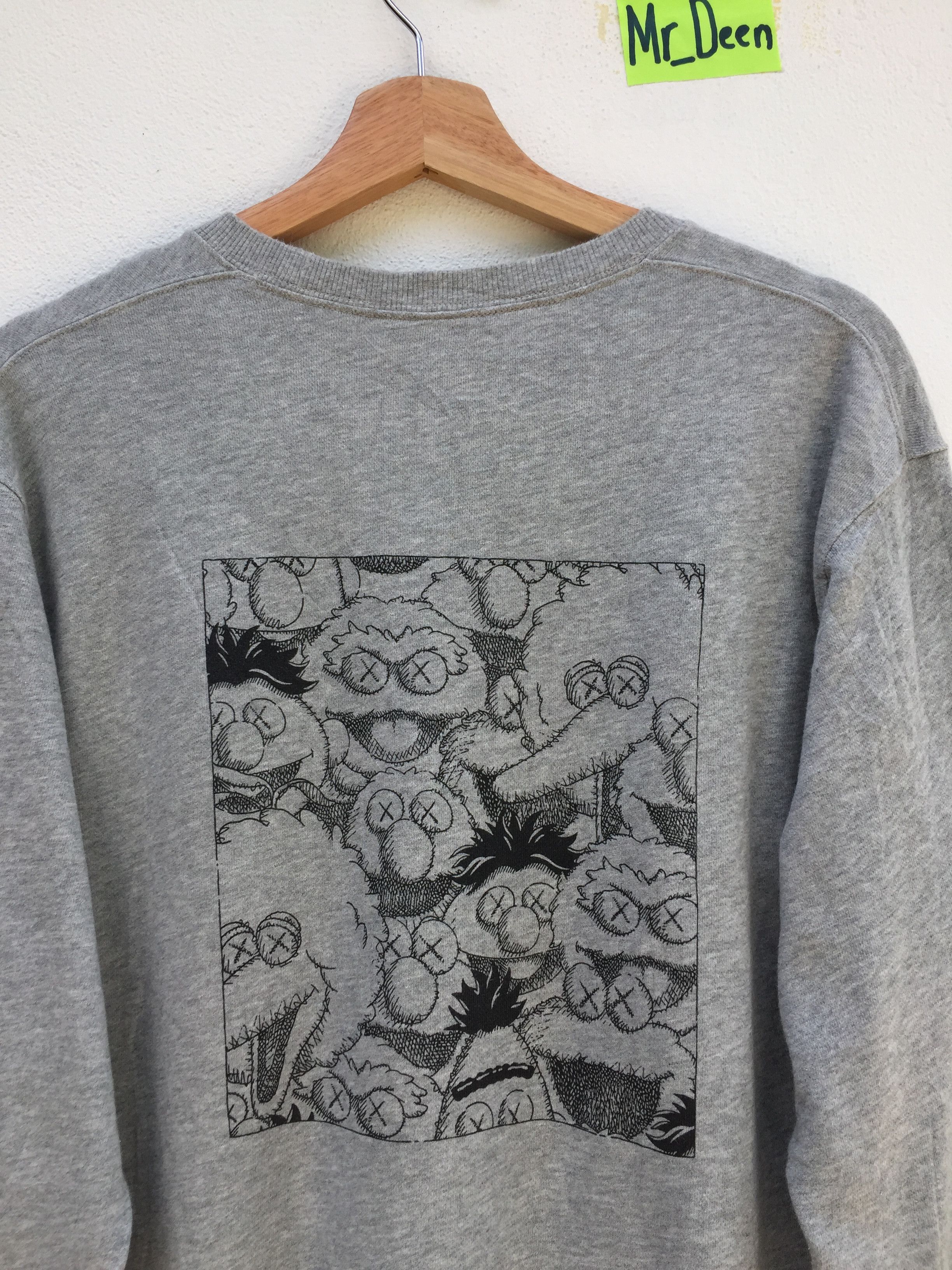 Kaws × Uniqlo Kaws x Uniqlo Sesame Street Grey Crewneck Sweatshirt Size US M / EU 48-50 / 2 - 11 Thumbnail