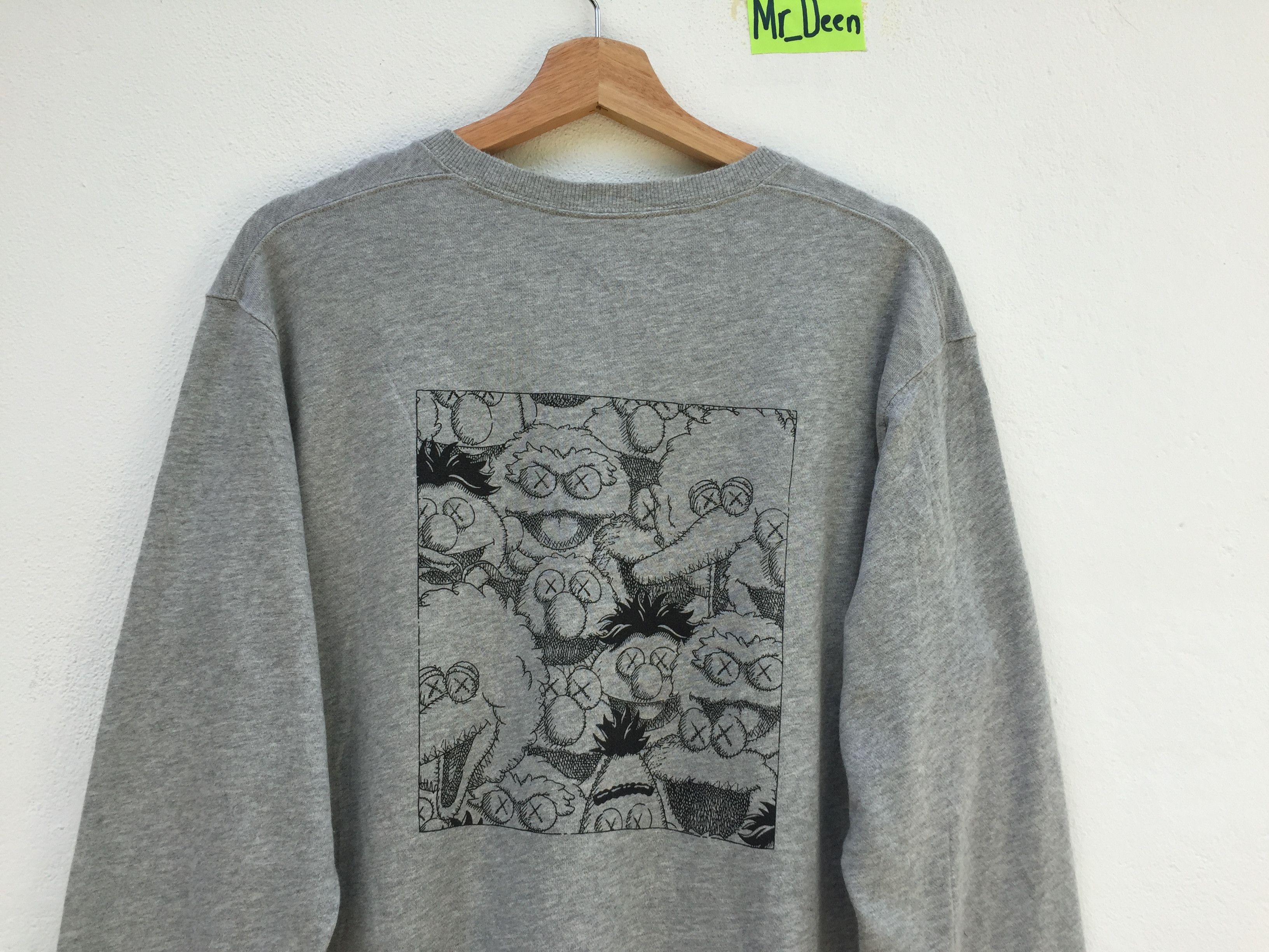 Kaws × Uniqlo Kaws x Uniqlo Sesame Street Grey Crewneck Sweatshirt Size US M / EU 48-50 / 2 - 13 Thumbnail