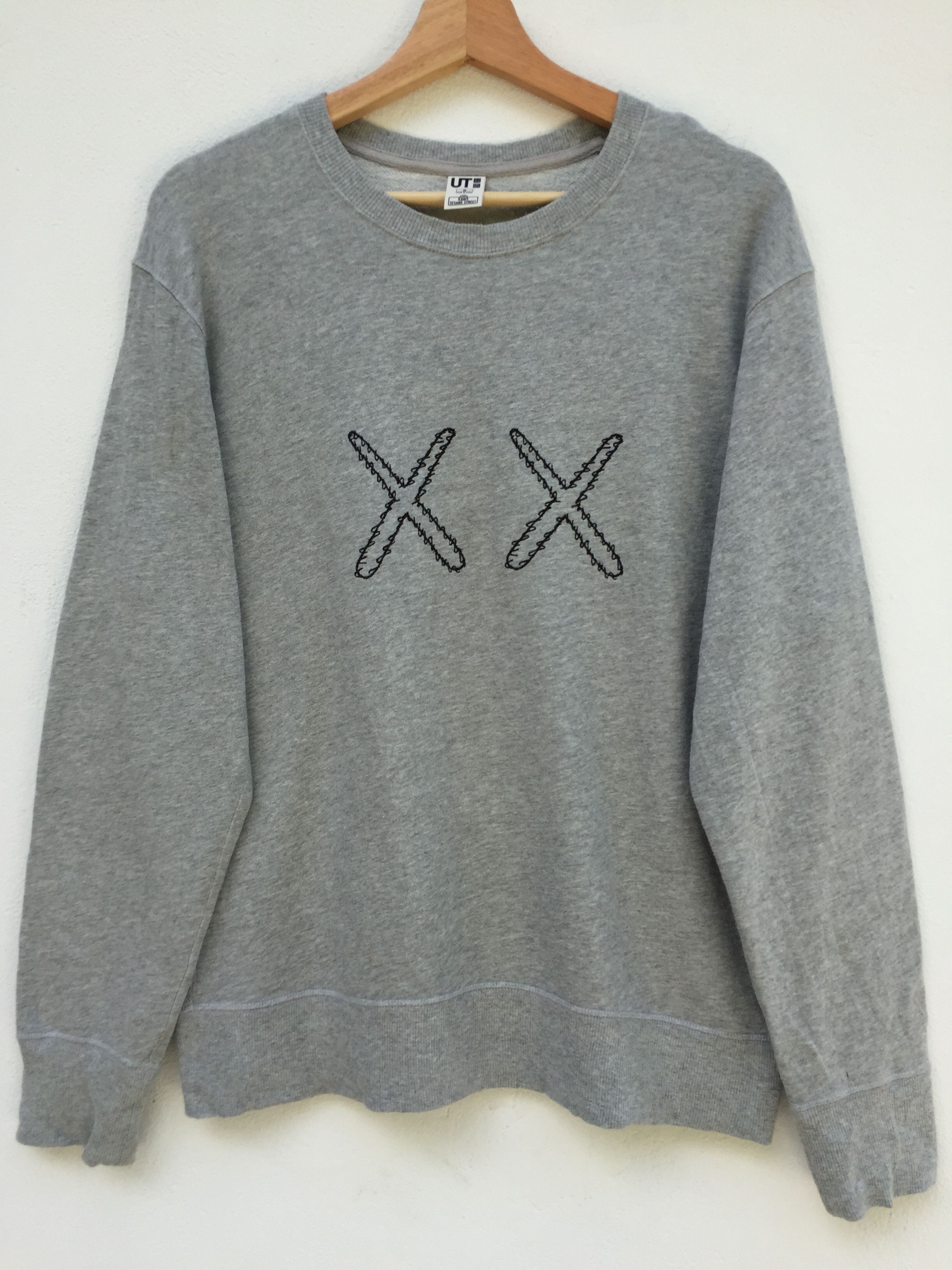 Kaws × Uniqlo Kaws x Uniqlo Sesame Street Grey Crewneck Sweatshirt Size US M / EU 48-50 / 2 - 4 Thumbnail