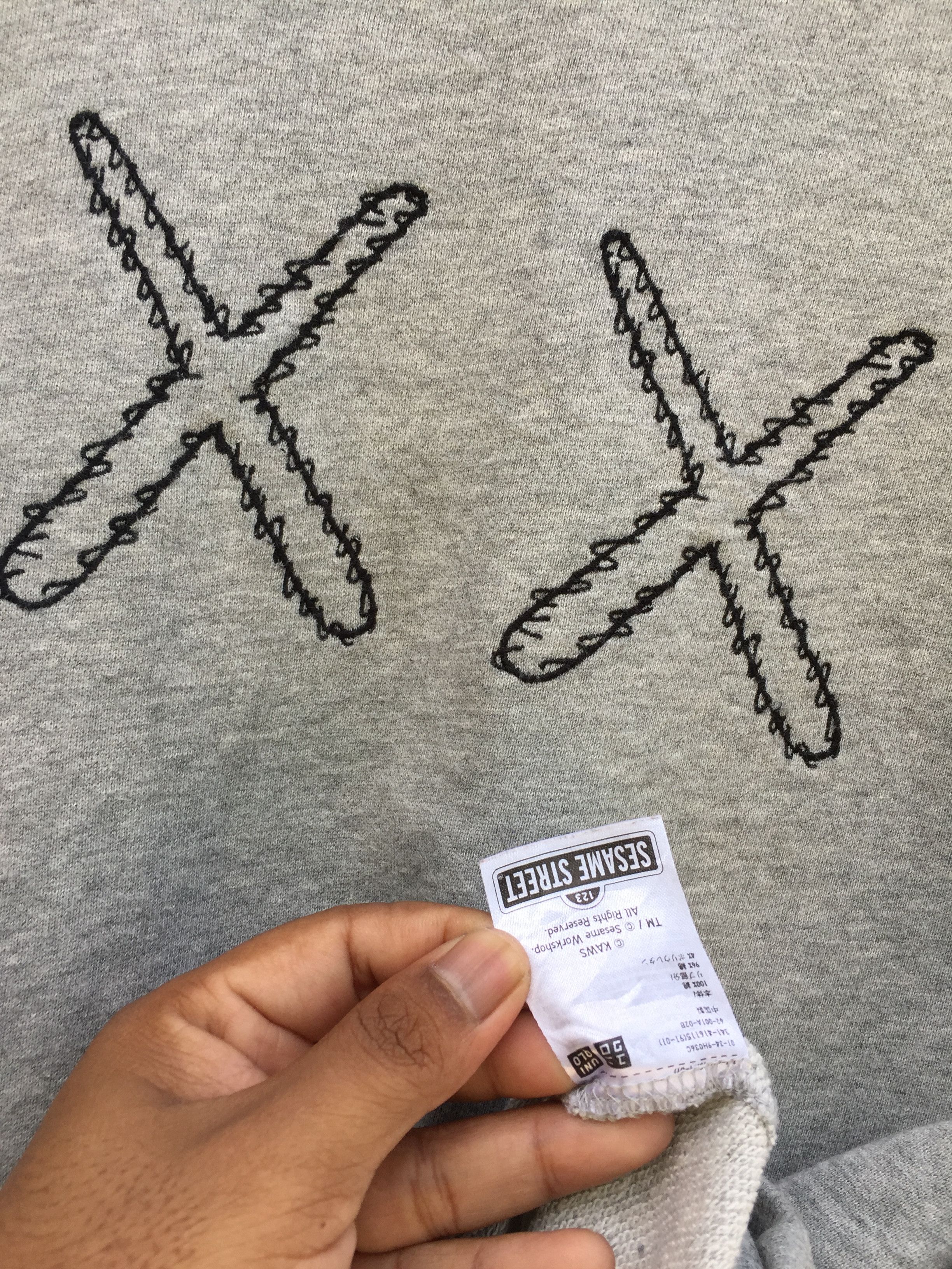 Kaws × Uniqlo Kaws x Uniqlo Sesame Street Grey Crewneck Sweatshirt Size US M / EU 48-50 / 2 - 15 Thumbnail