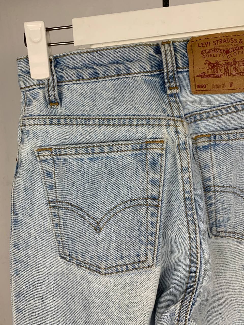 Levi's Vintage Levi's 550 Light Washed Denim Size W25 Women Size 25" / US 0 / IT 36 - 14 Thumbnail